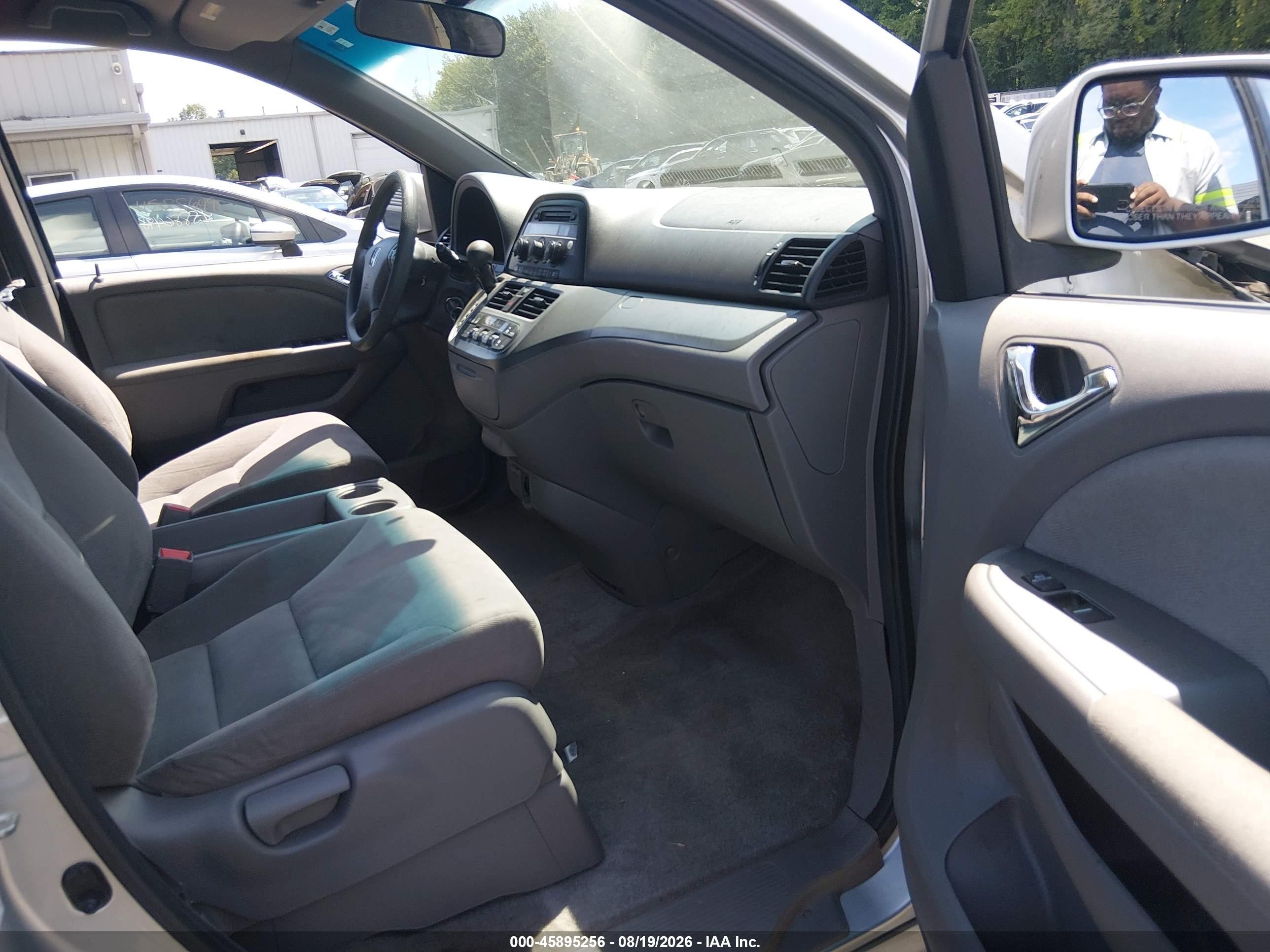 2010 Honda Odyssey Ex Silver vin: 5FNRL3H4XAB057591