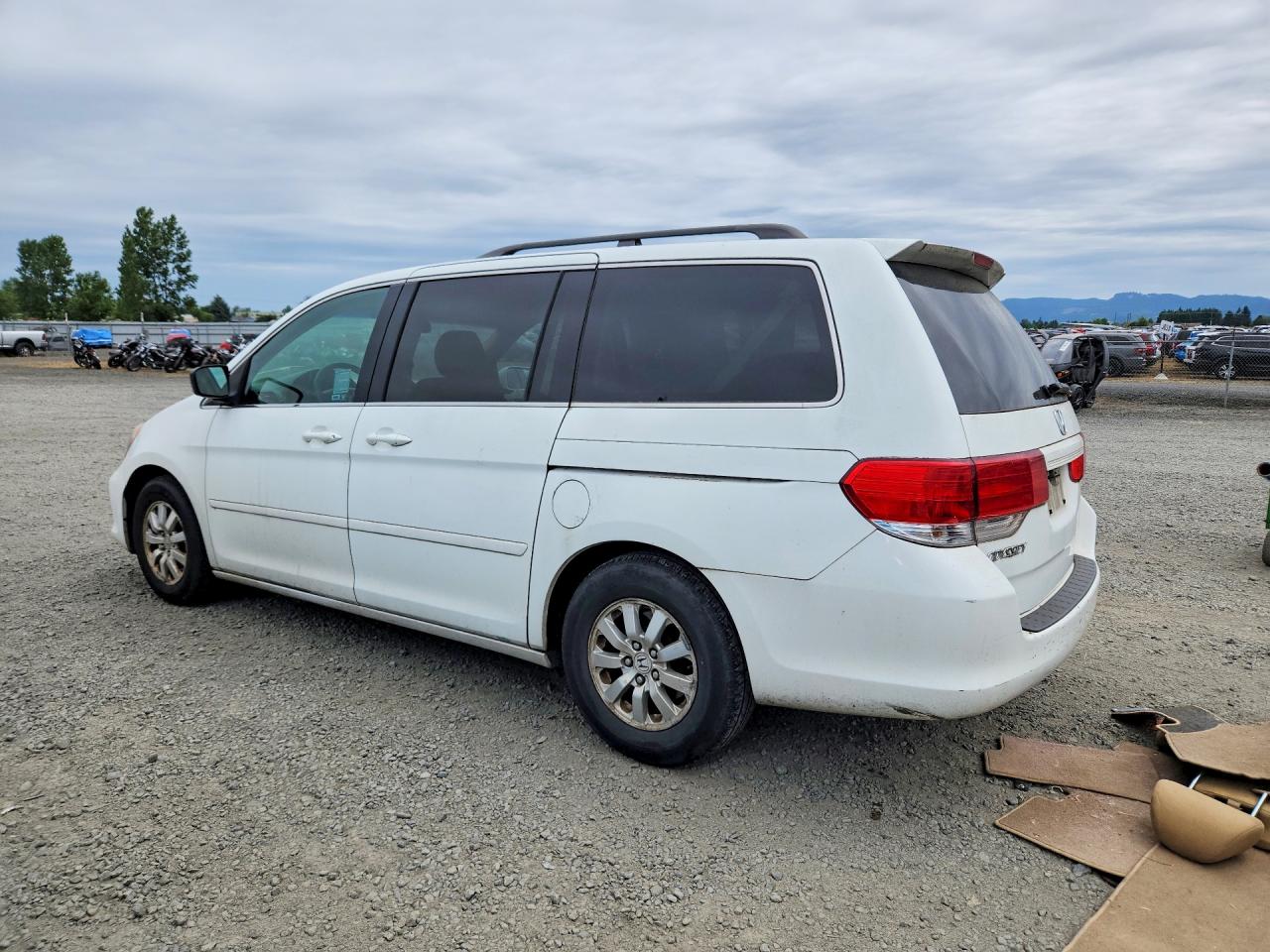 2010 Honda Odyssey Ex White vin: 5FNRL3H56AB060559