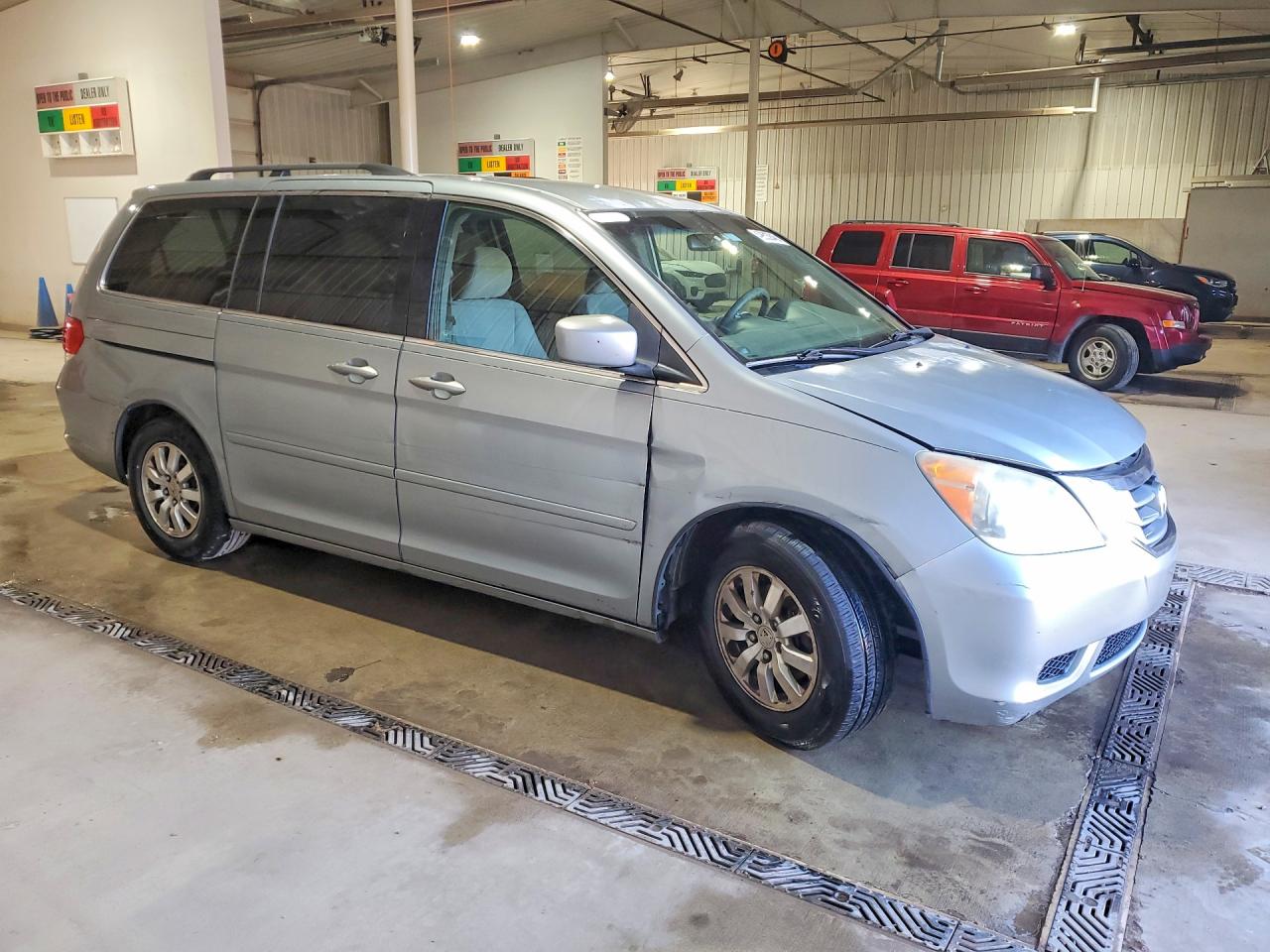 2010 Honda Odyssey Ex Silver vin: 5FNRL3H57AB100714
