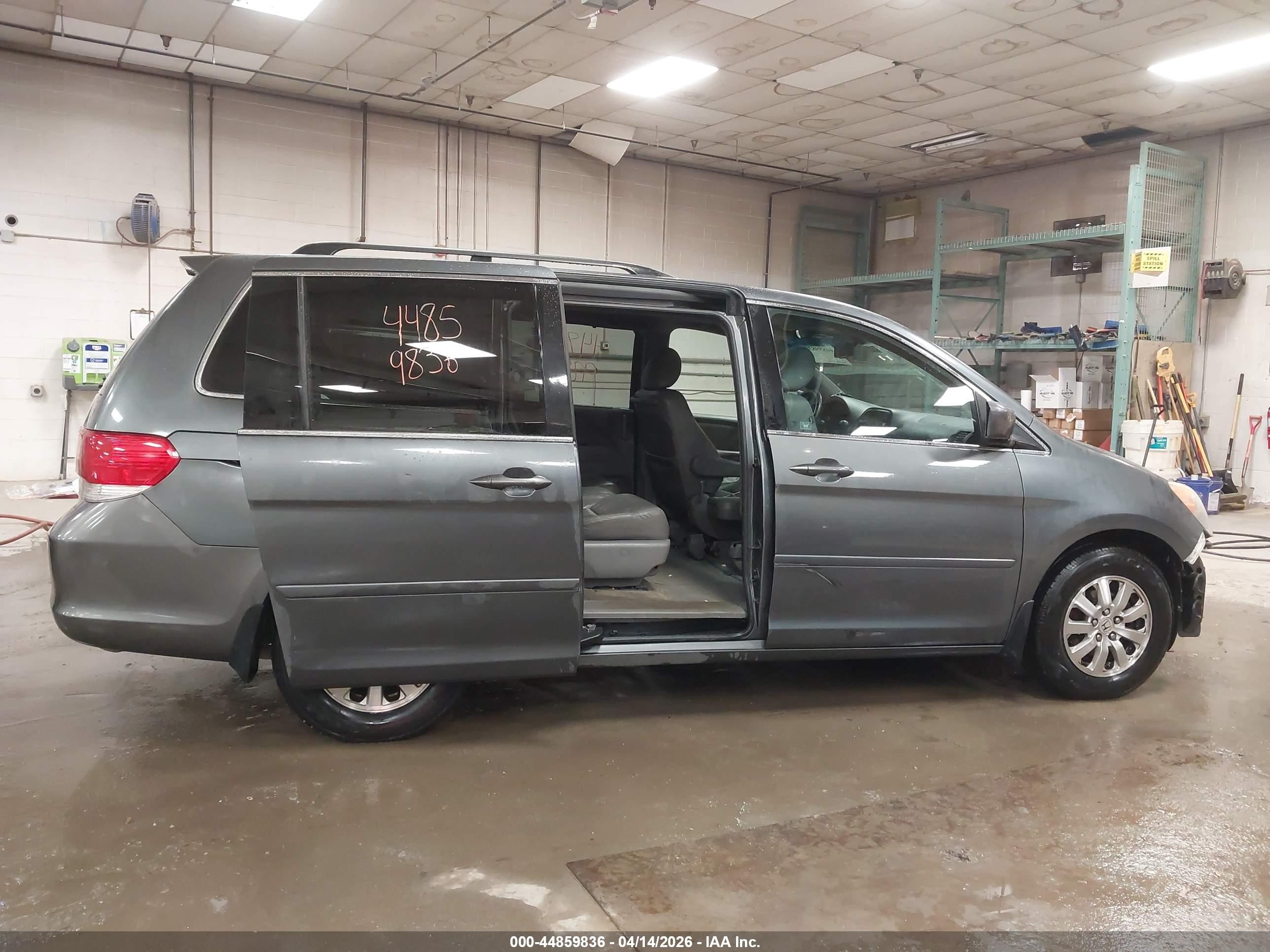 2010 Honda Odyssey Ex-l Серый vin: 5FNRL3H60AB049257