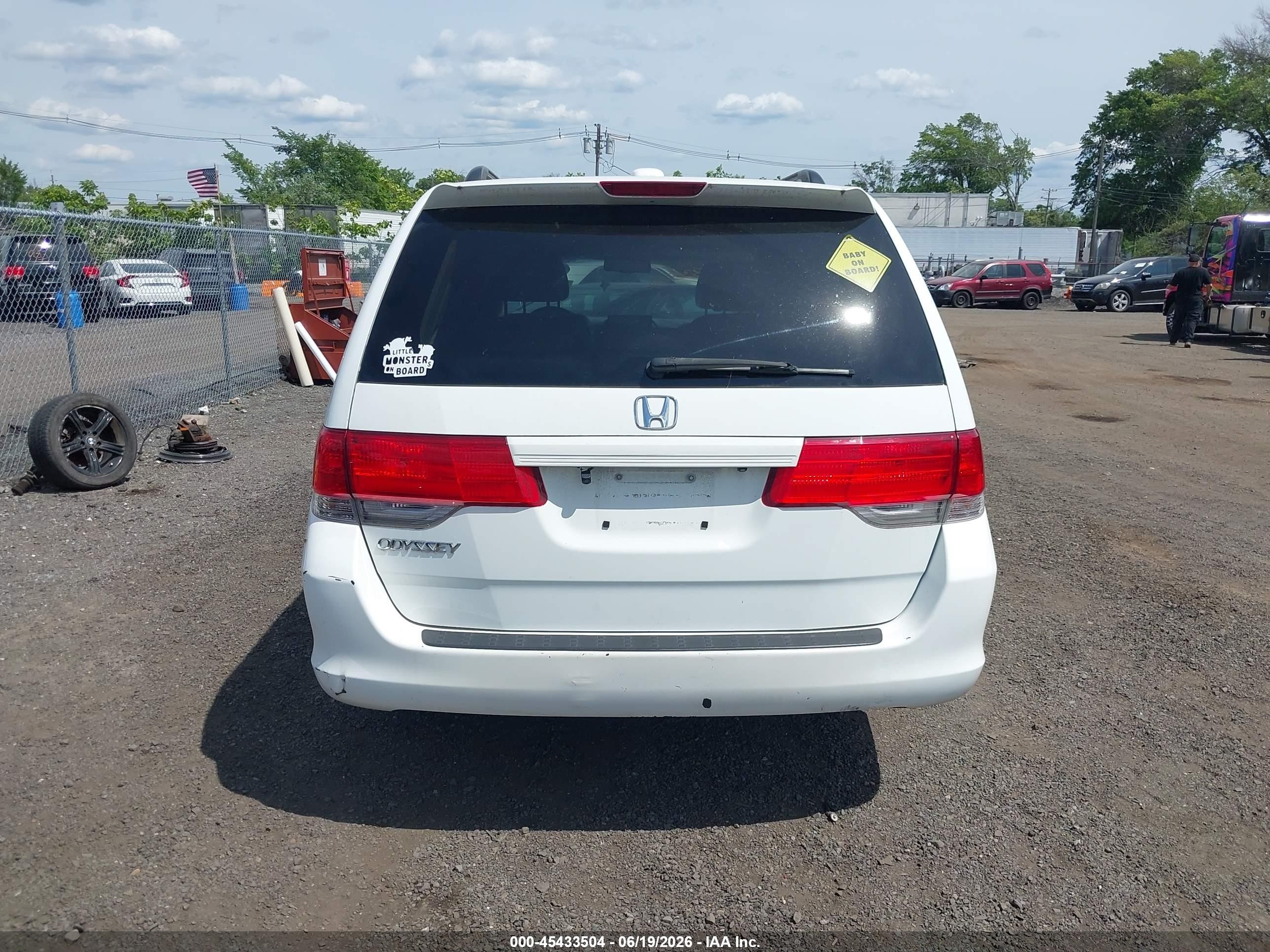 2010 Honda Odyssey Ex-l White vin: 5FNRL3H7XAB097633