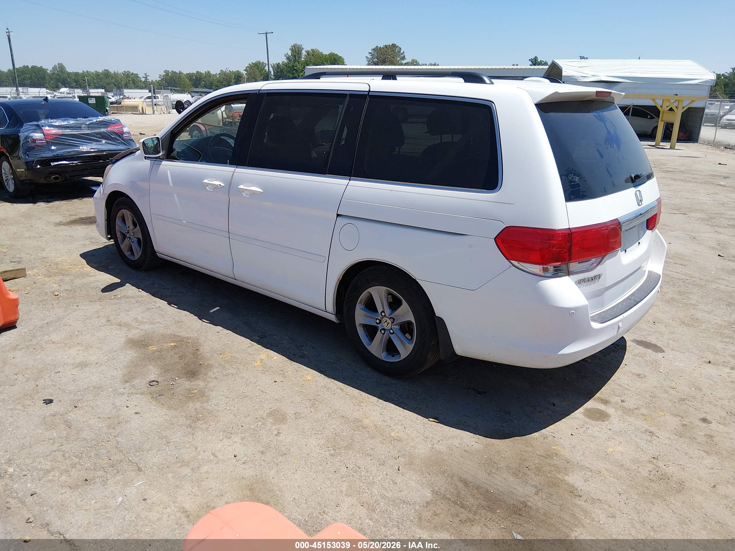 2010 Honda Odyssey Touring White vin: 5FNRL3H90AB037250