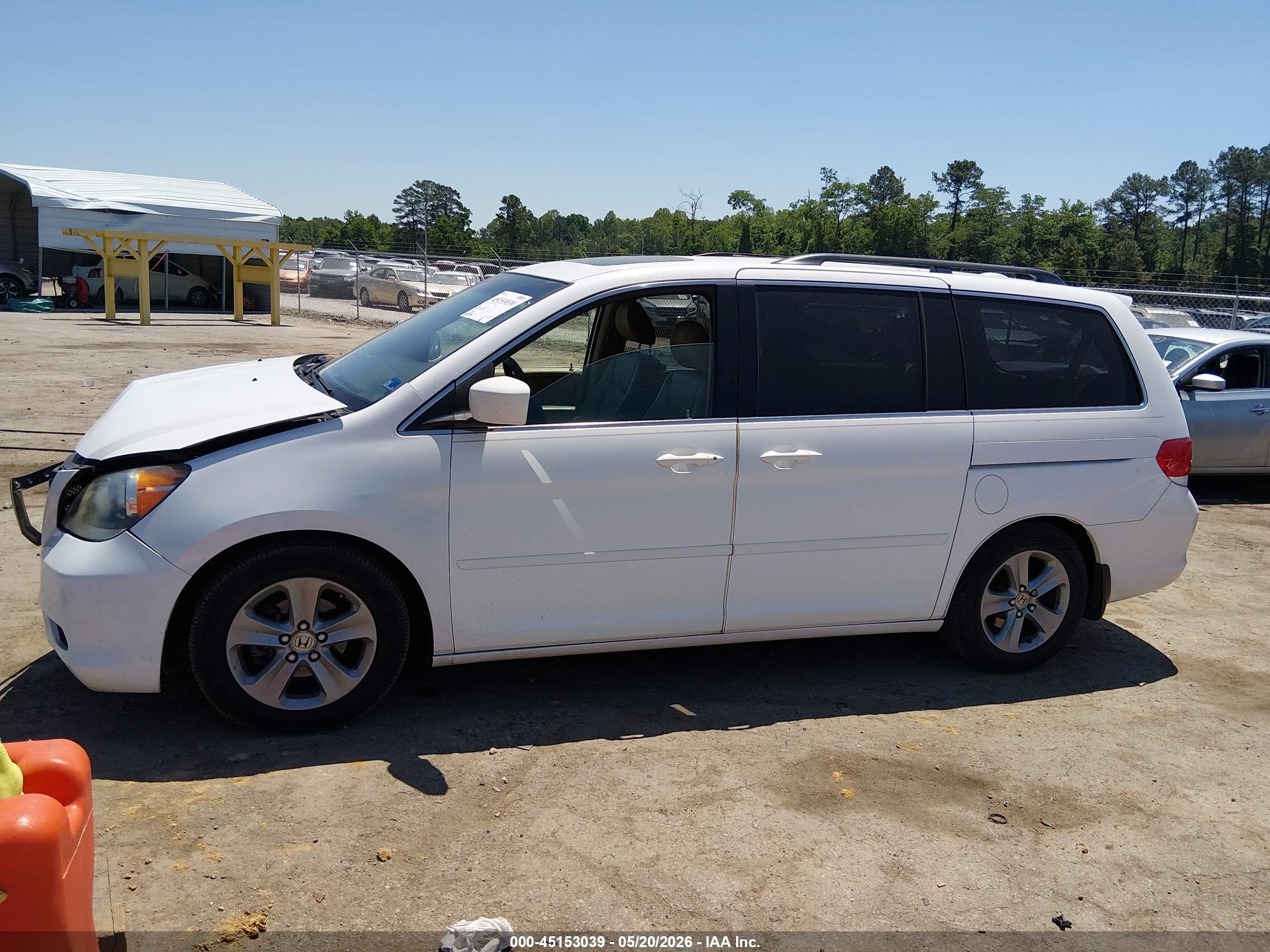 2010 Honda Odyssey Touring White vin: 5FNRL3H90AB037250
