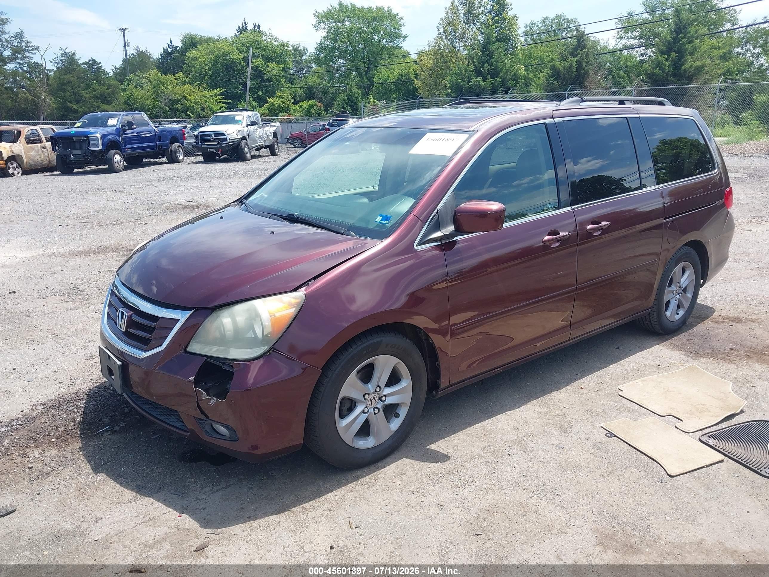 2010 Honda Odyssey Touring Burgundy vin: 5FNRL3H90AB042741