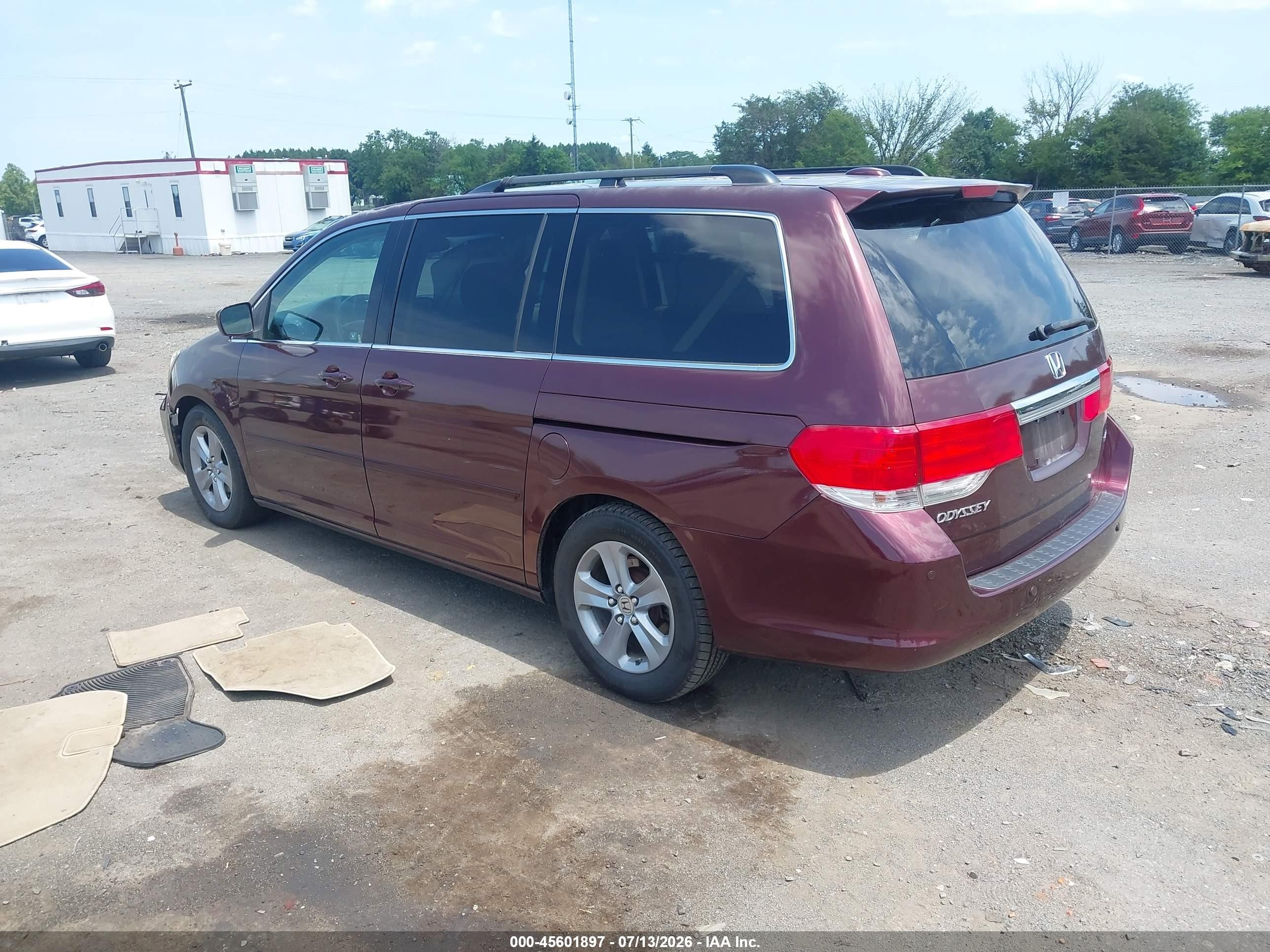 2010 Honda Odyssey Touring Burgundy vin: 5FNRL3H90AB042741
