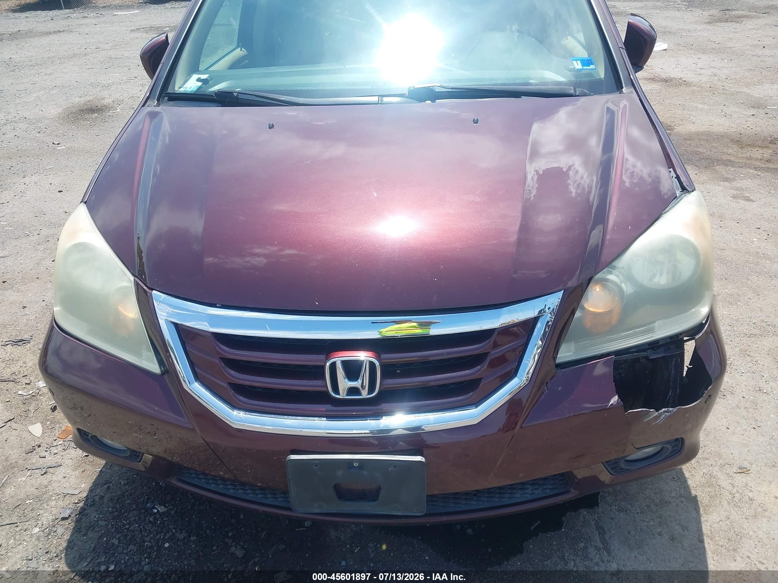 2010 Honda Odyssey Touring Burgundy vin: 5FNRL3H90AB042741