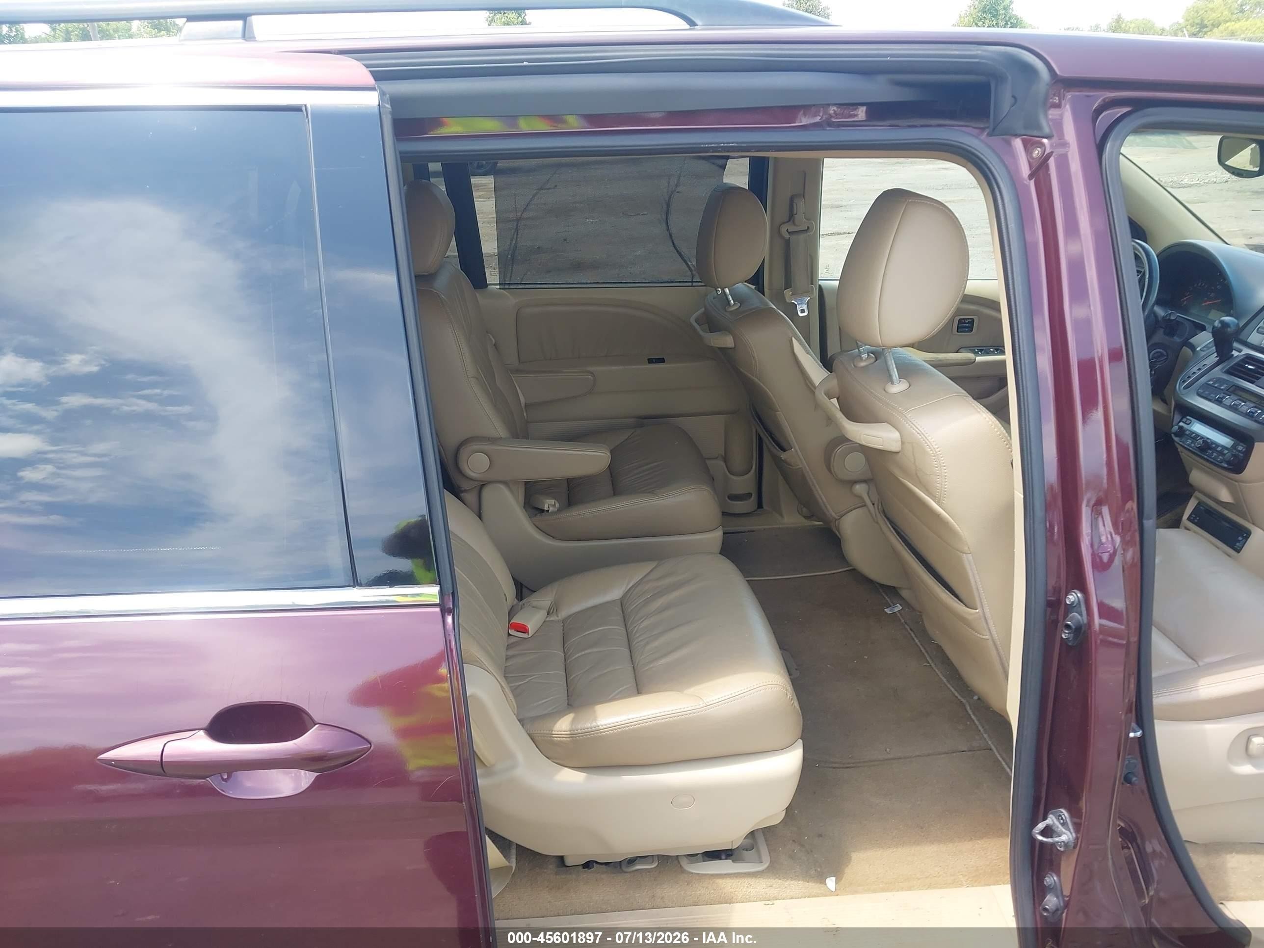 2010 Honda Odyssey Touring Burgundy vin: 5FNRL3H90AB042741