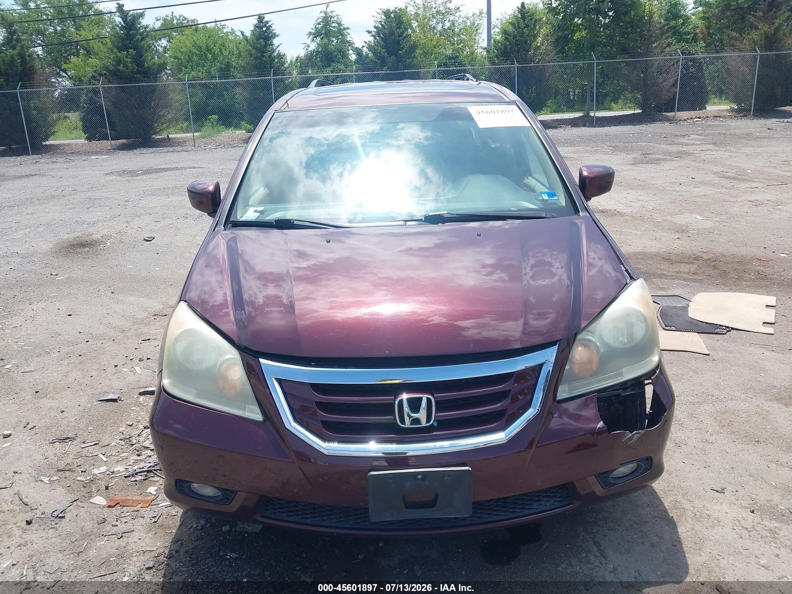 2010 Honda Odyssey Touring Burgundy vin: 5FNRL3H90AB042741