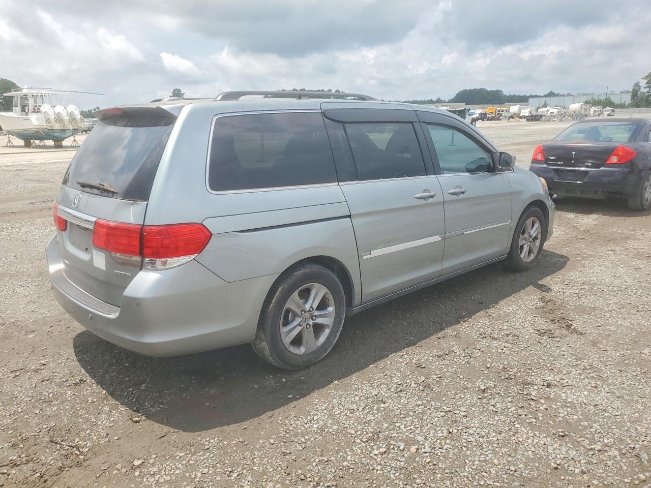 2010 Honda Odyssey Touring Silver vin: 5FNRL3H90AB097027