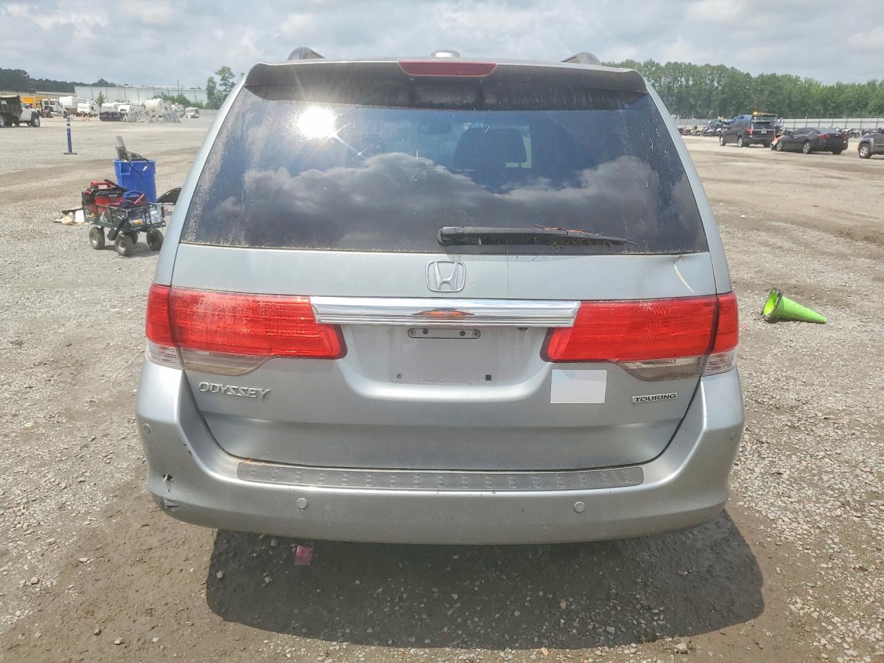 2010 Honda Odyssey Touring Silver vin: 5FNRL3H90AB097027