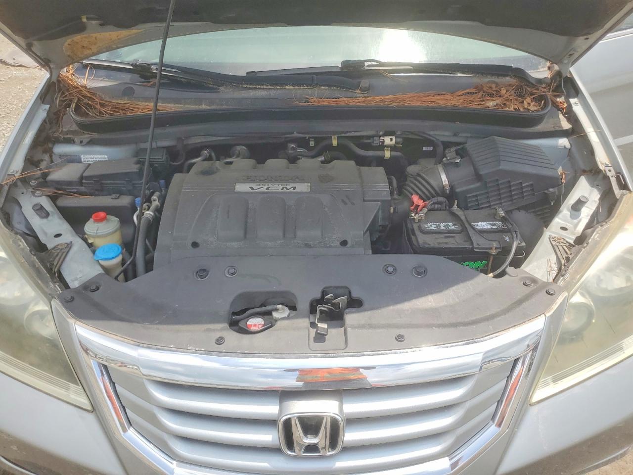 2010 Honda Odyssey Touring Silver vin: 5FNRL3H90AB097027