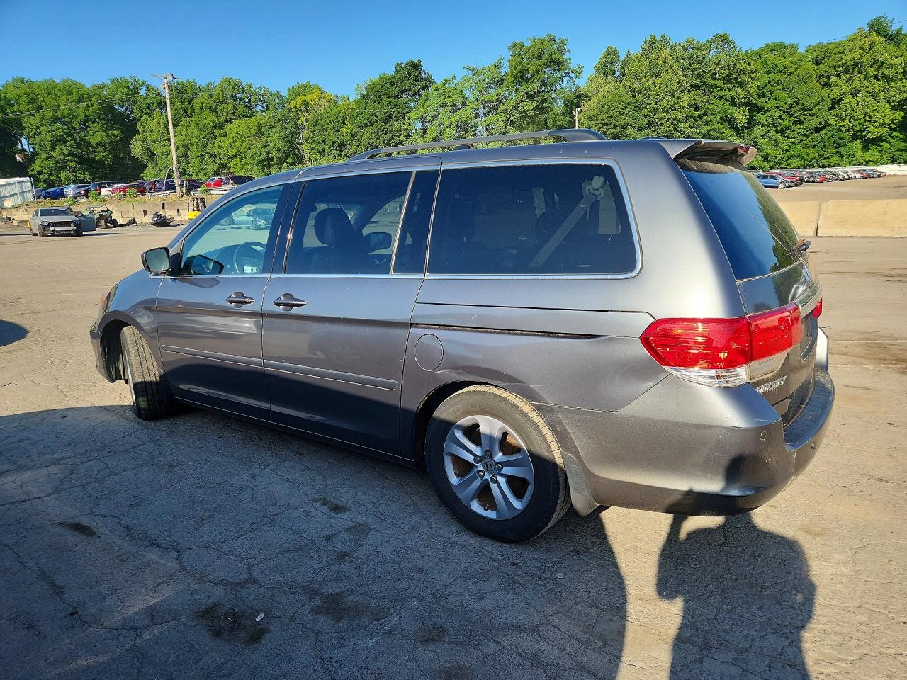 2010 Honda Odyssey Touring Gray vin: 5FNRL3H91AB083962