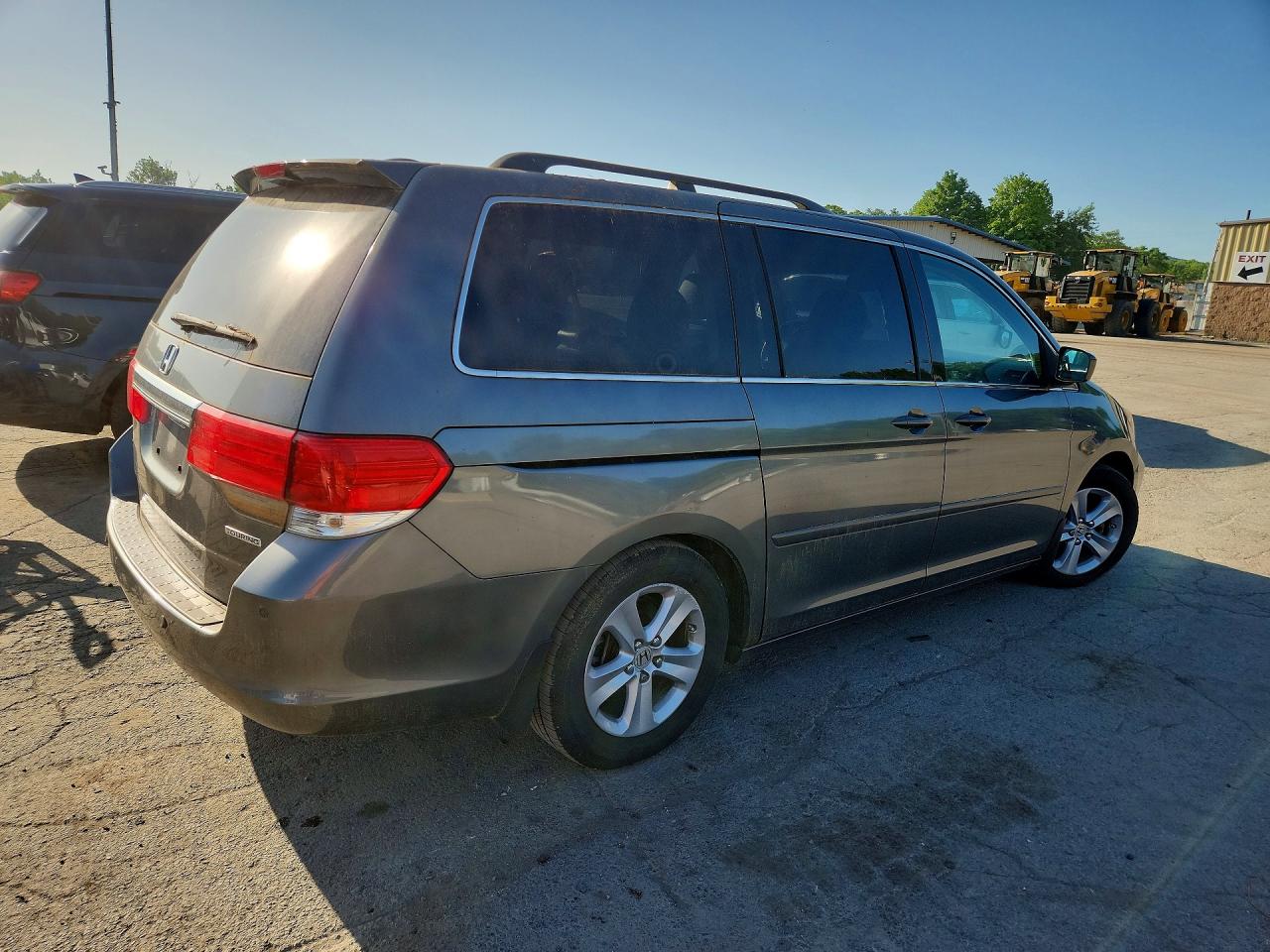 2010 Honda Odyssey Touring Gray vin: 5FNRL3H91AB083962