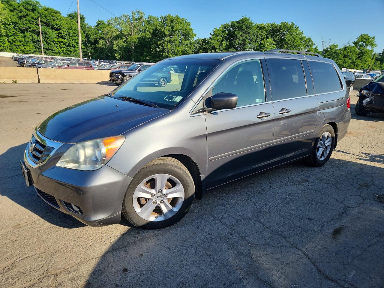 2010 Honda Odyssey Touring Gray vin: 5FNRL3H91AB083962