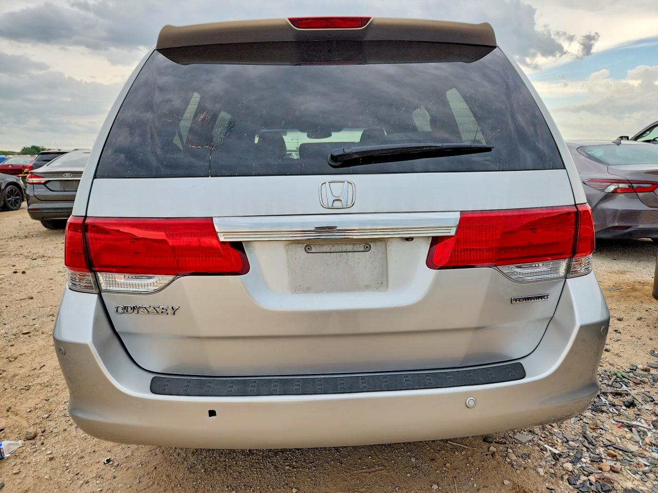 2010 Honda Odyssey Touring Silver vin: 5FNRL3H92AB069858