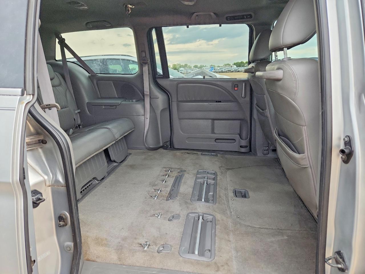 2010 Honda Odyssey Touring Silver vin: 5FNRL3H92AB069858