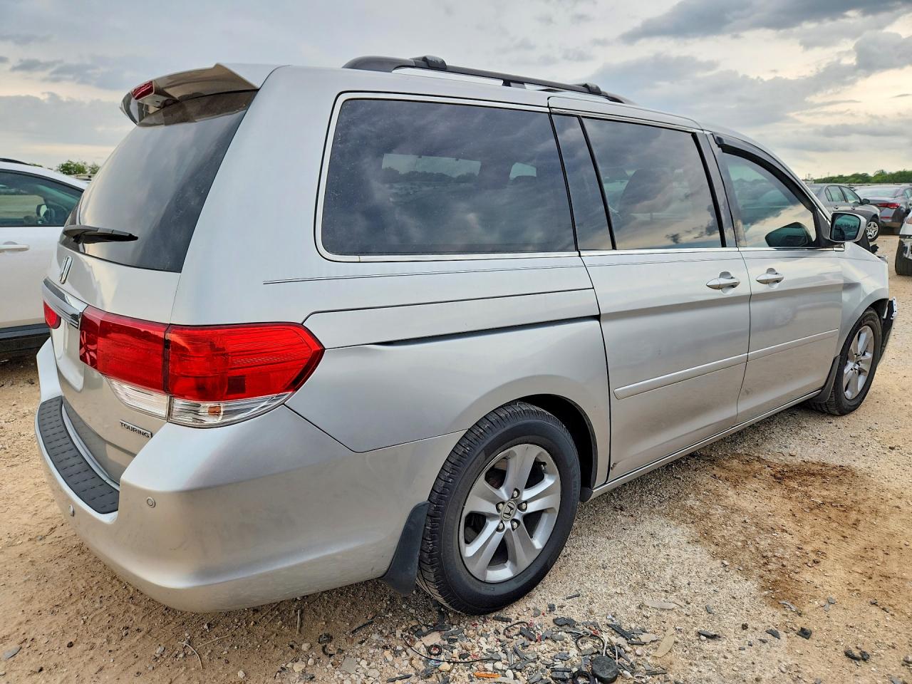 2010 Honda Odyssey Touring Silver vin: 5FNRL3H92AB069858