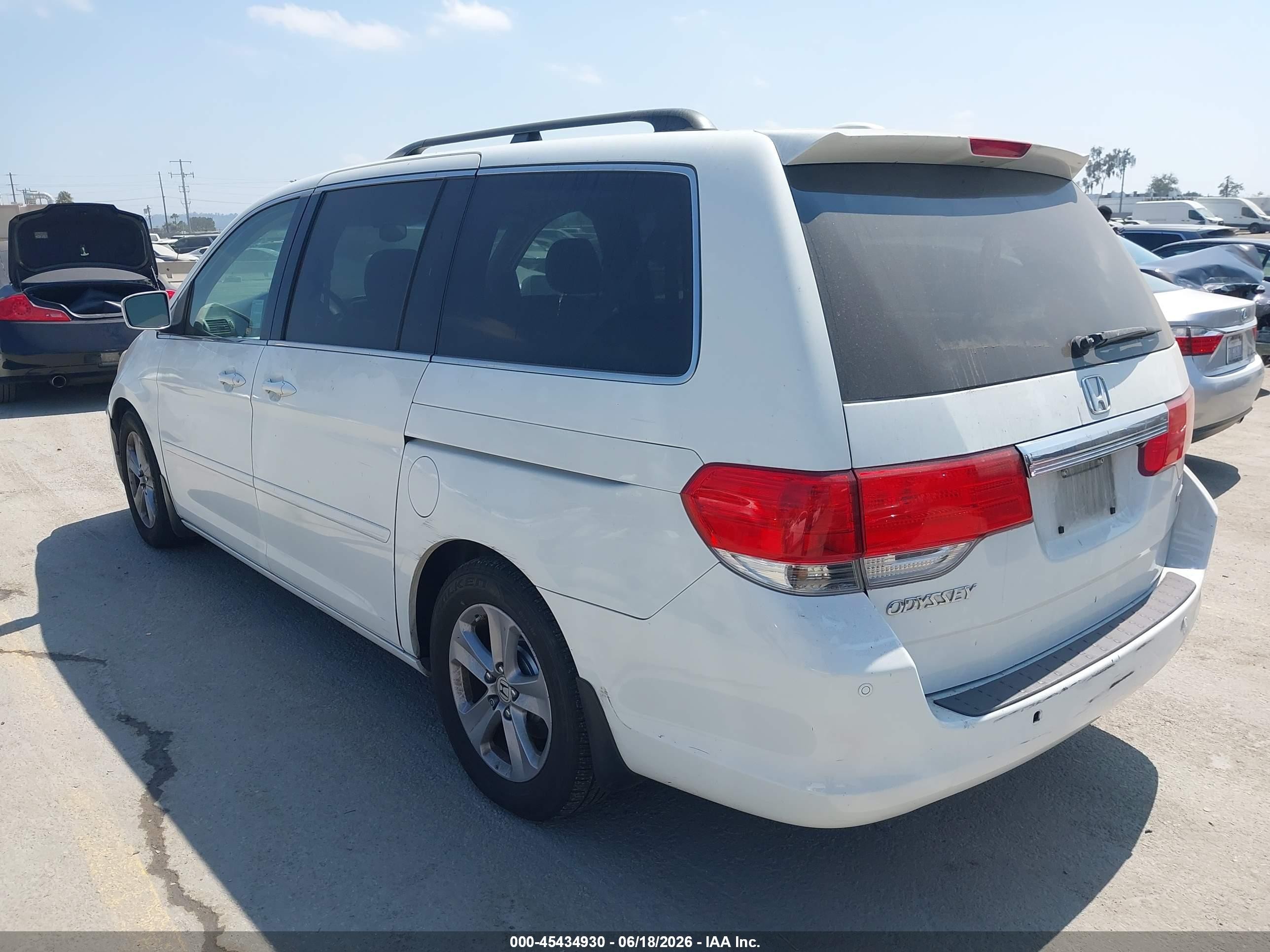 2010 Honda Odyssey Touring White vin: 5FNRL3H93AB090895
