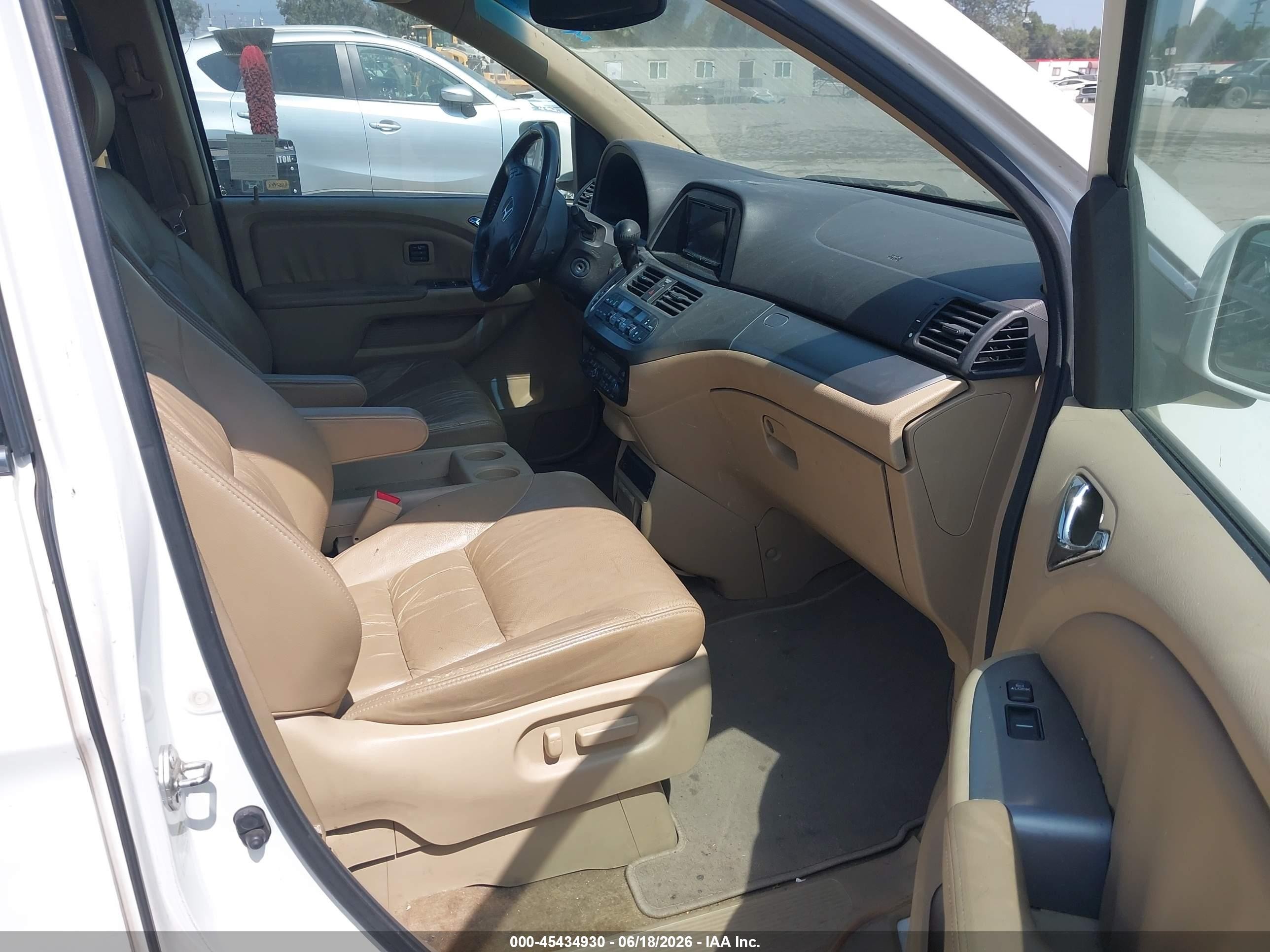 2010 Honda Odyssey Touring White vin: 5FNRL3H93AB090895