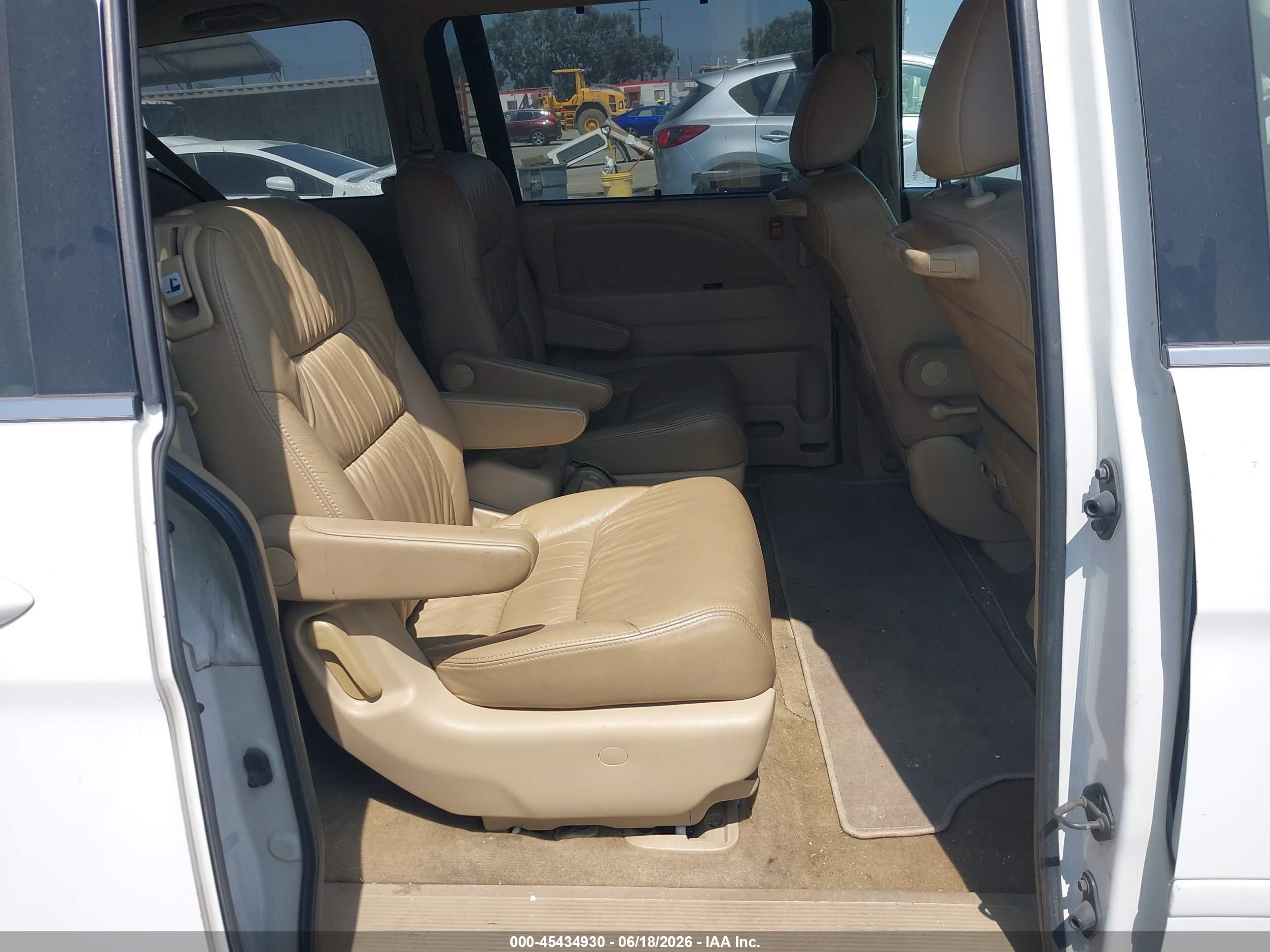 2010 Honda Odyssey Touring White vin: 5FNRL3H93AB090895