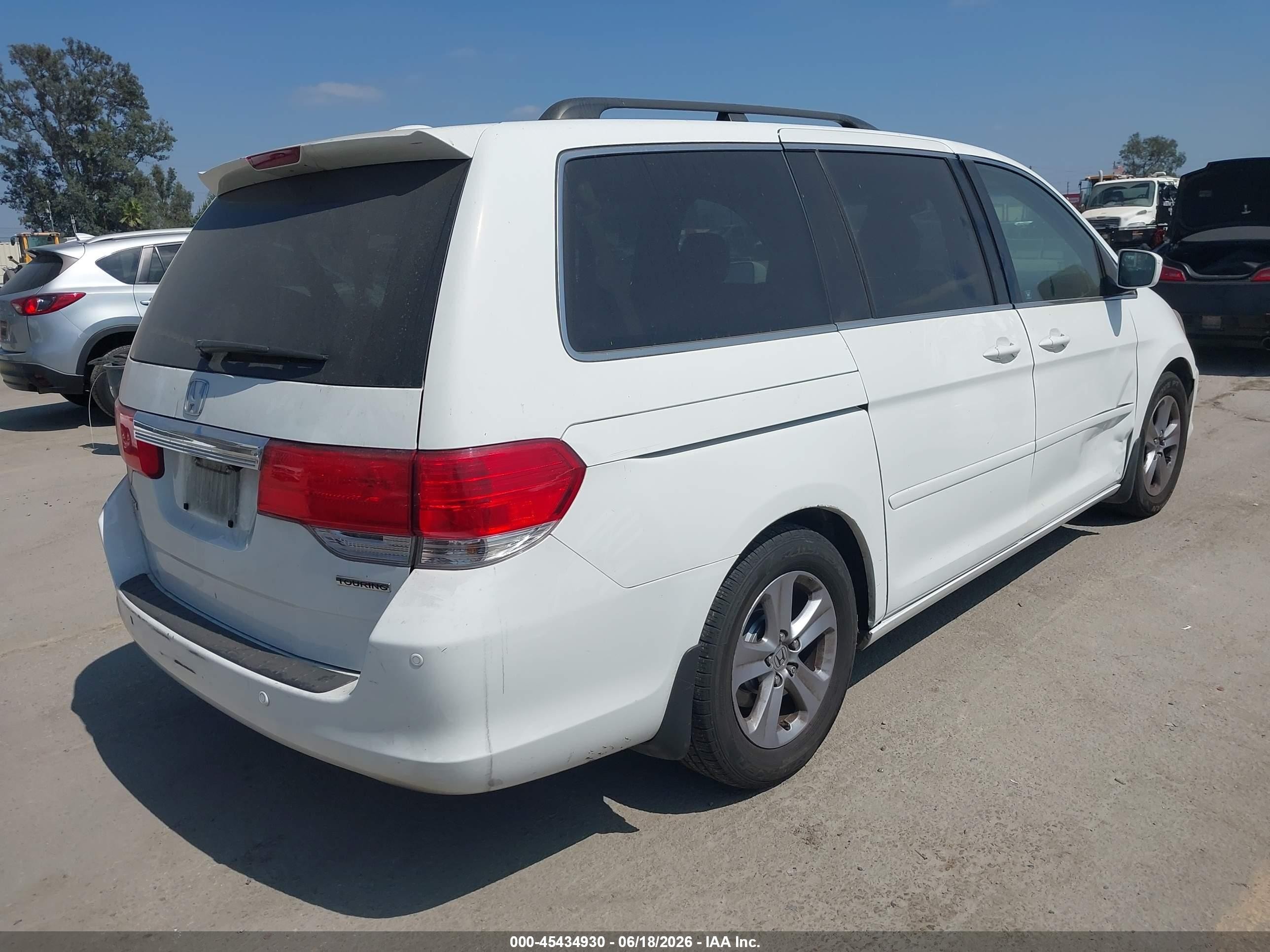 2010 Honda Odyssey Touring White vin: 5FNRL3H93AB090895