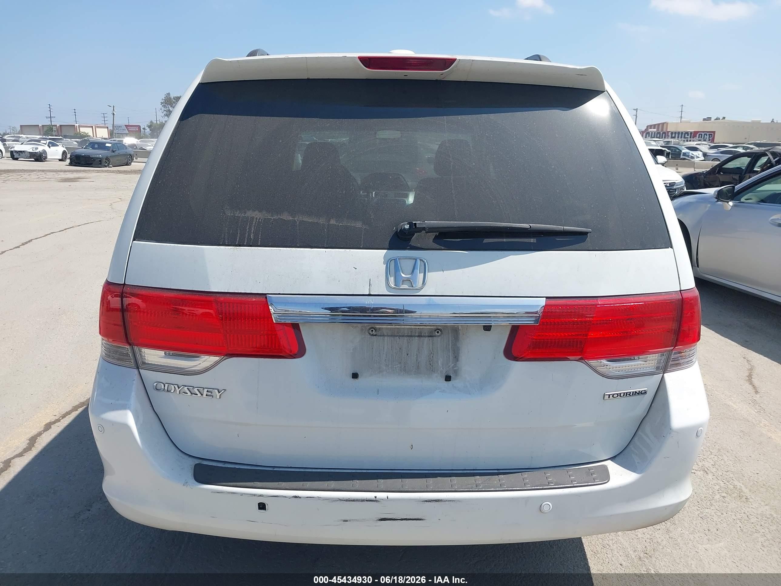 2010 Honda Odyssey Touring White vin: 5FNRL3H93AB090895