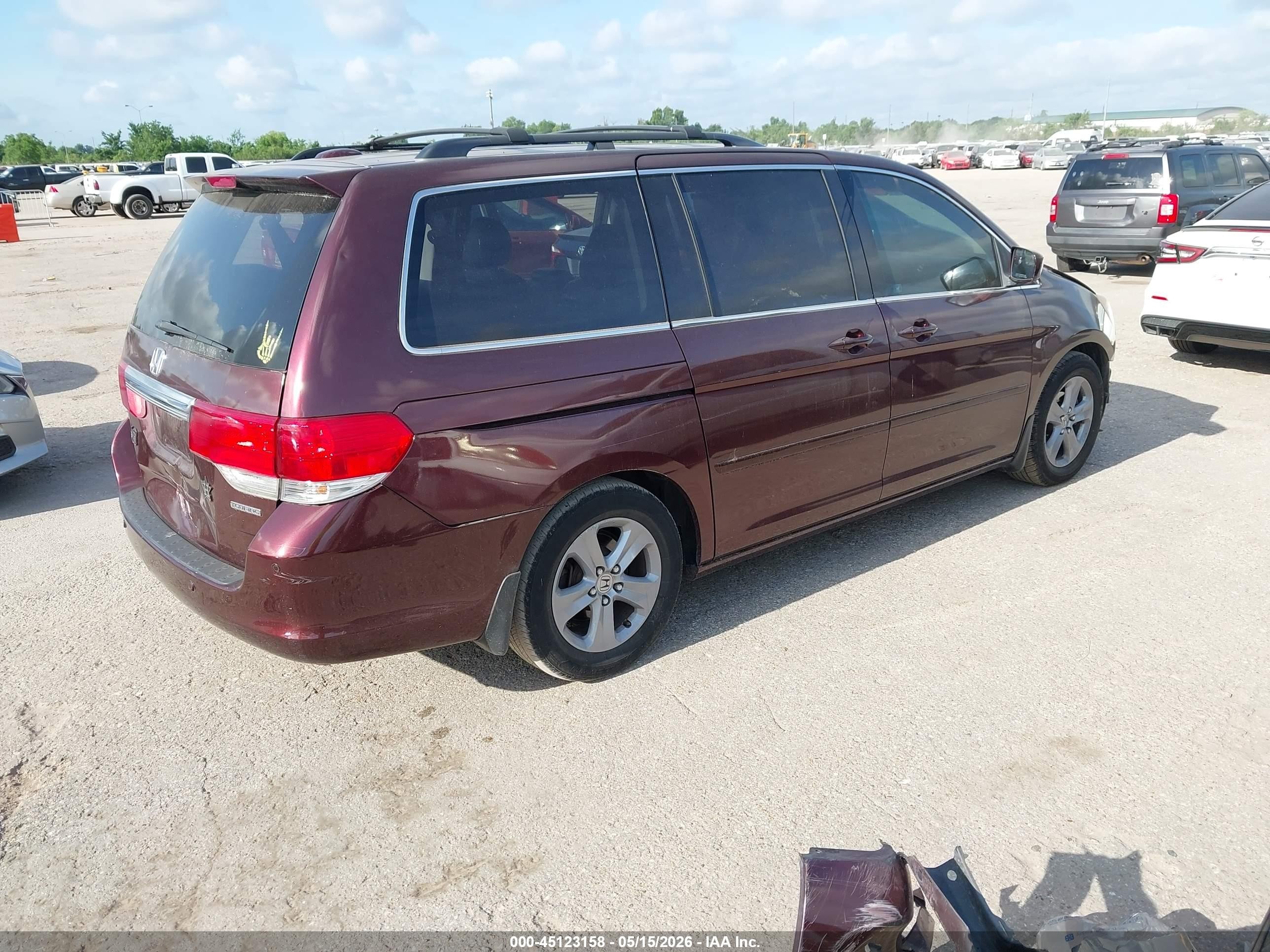 2010 Honda Odyssey Touring Maroon vin: 5FNRL3H94AB108224