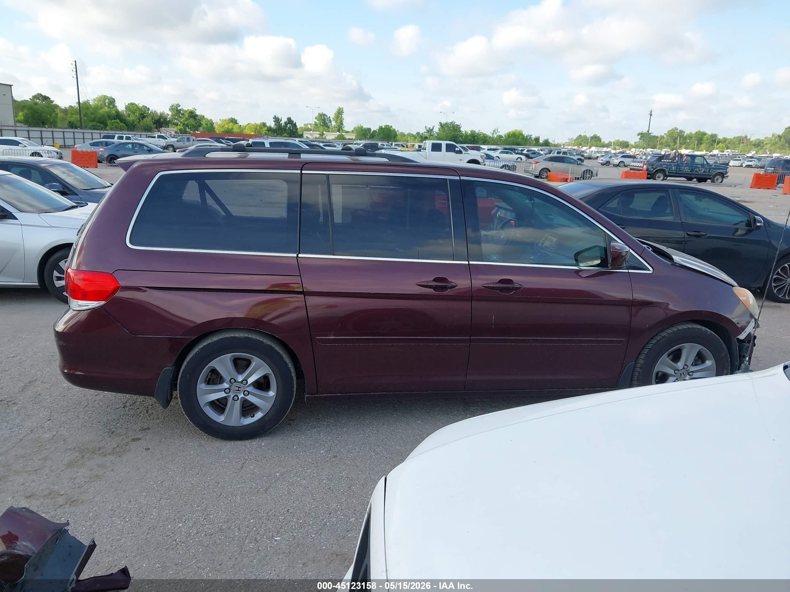 2010 Honda Odyssey Touring Maroon vin: 5FNRL3H94AB108224
