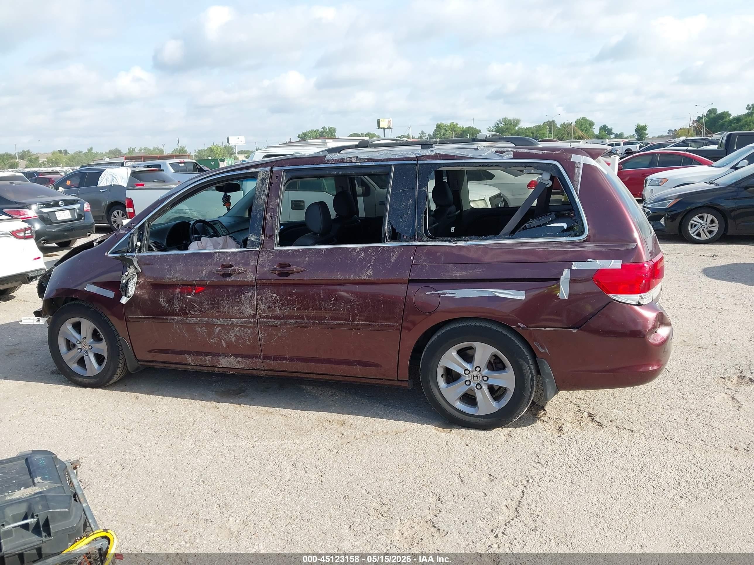 2010 Honda Odyssey Touring Maroon vin: 5FNRL3H94AB108224