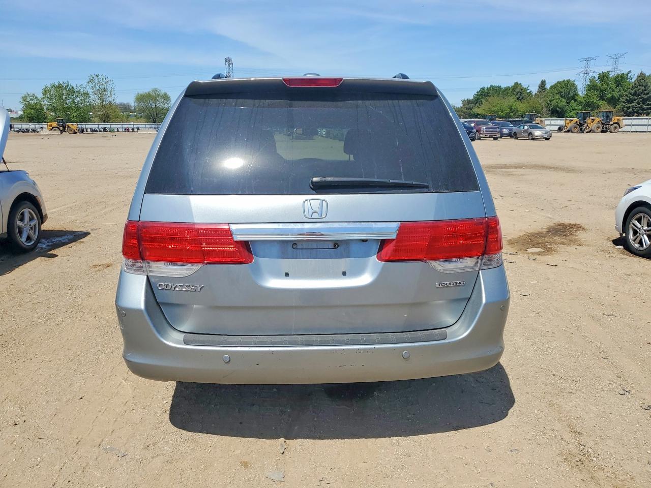 2010 Honda Odyssey Touring Silver vin: 5FNRL3H95AB086248