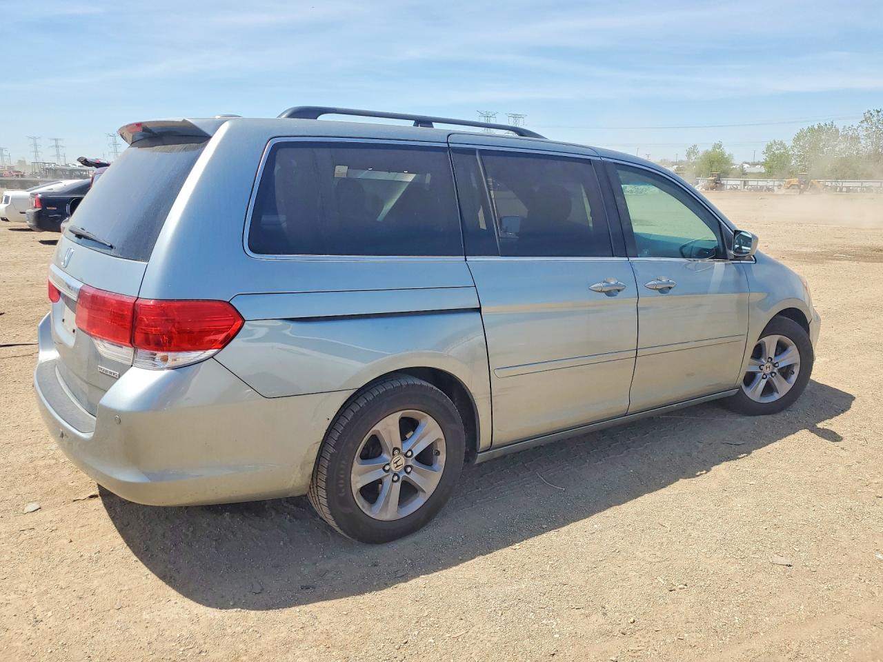 2010 Honda Odyssey Touring Silver vin: 5FNRL3H95AB086248