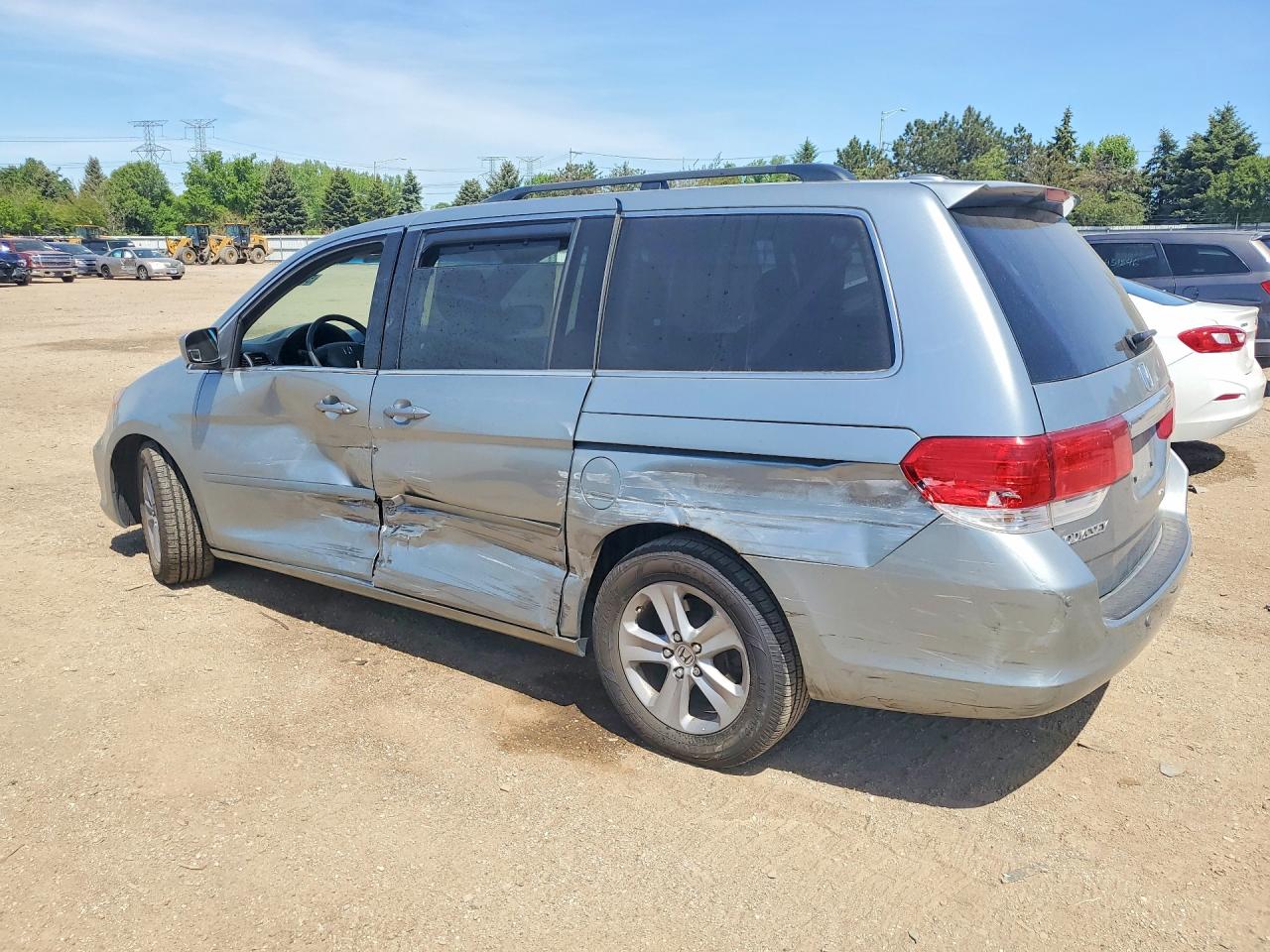 2010 Honda Odyssey Touring Silver vin: 5FNRL3H95AB086248