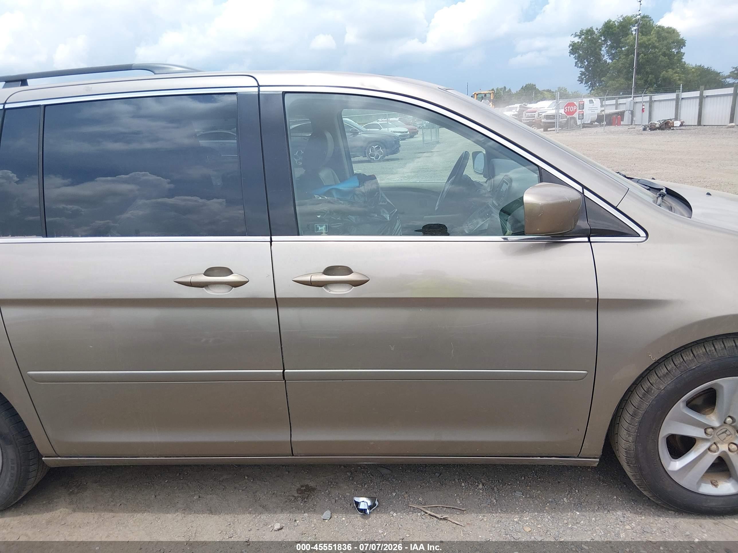 2010 Honda Odyssey Touring Gold vin: 5FNRL3H96AB033820