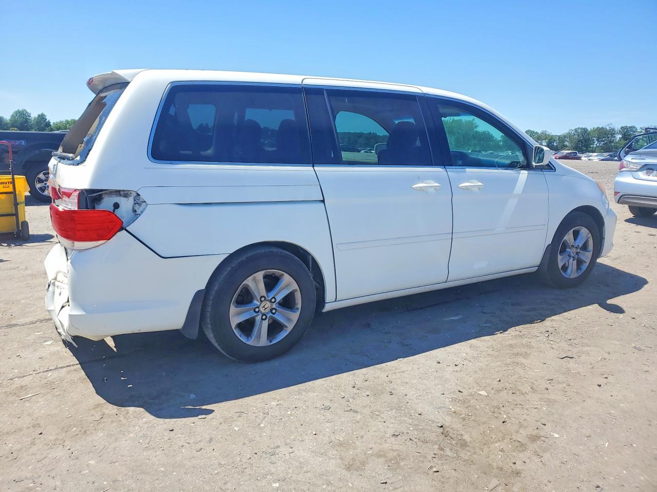 2010 Honda Odyssey Touring White vin: 5FNRL3H96AB047345