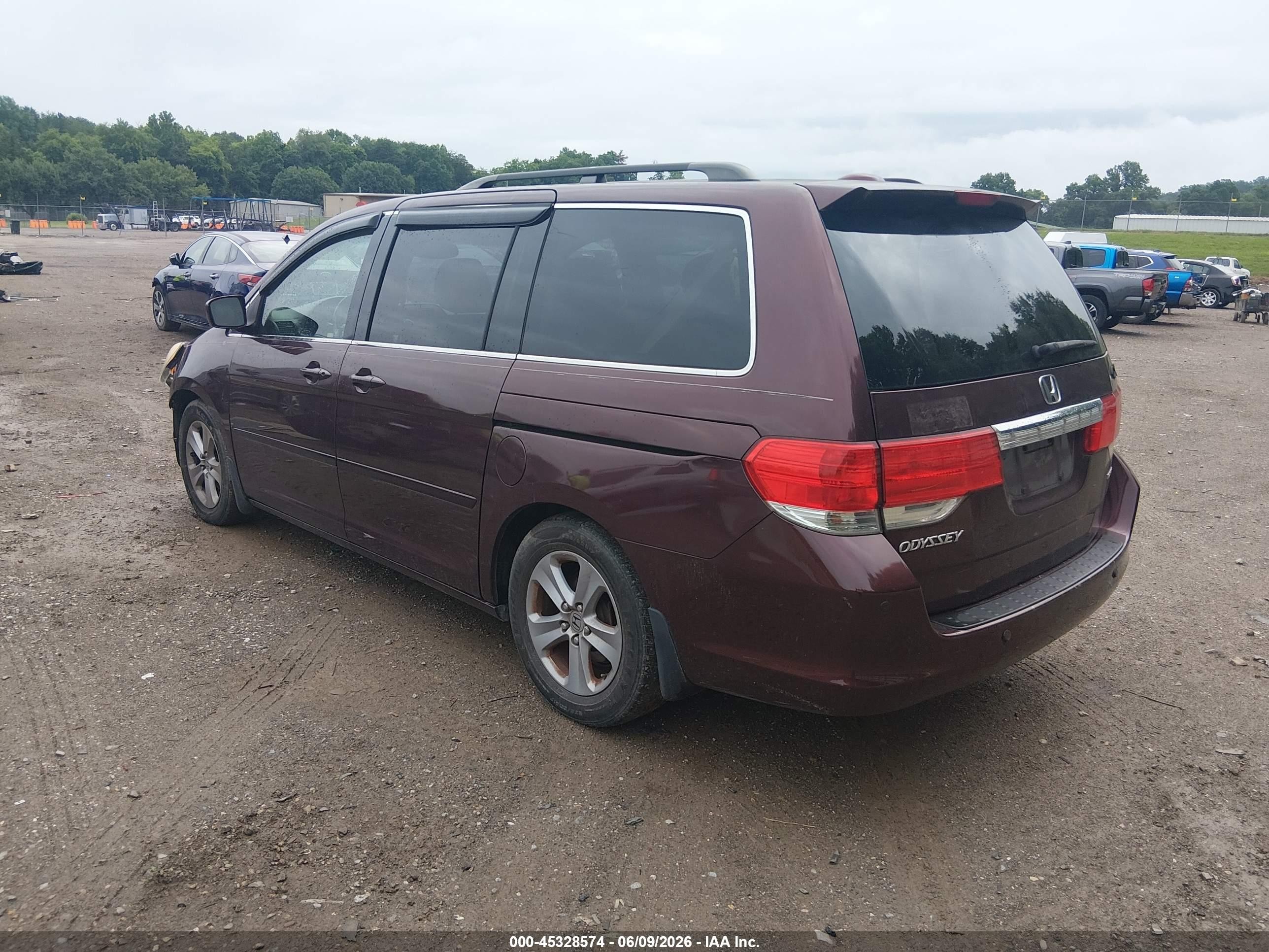 2010 Honda Odyssey Touring Maroon vin: 5FNRL3H96AB056661