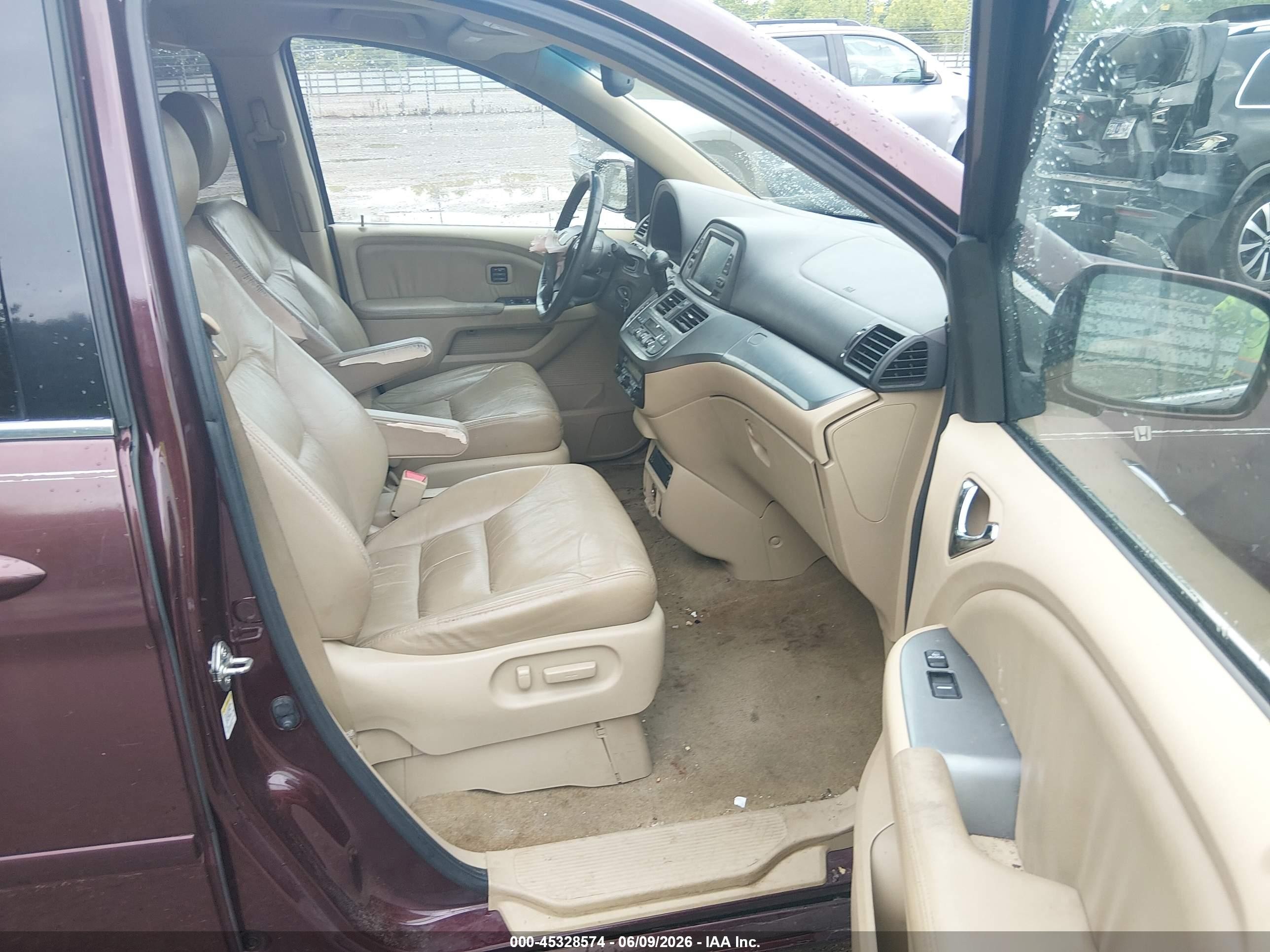 2010 Honda Odyssey Touring Maroon vin: 5FNRL3H96AB056661
