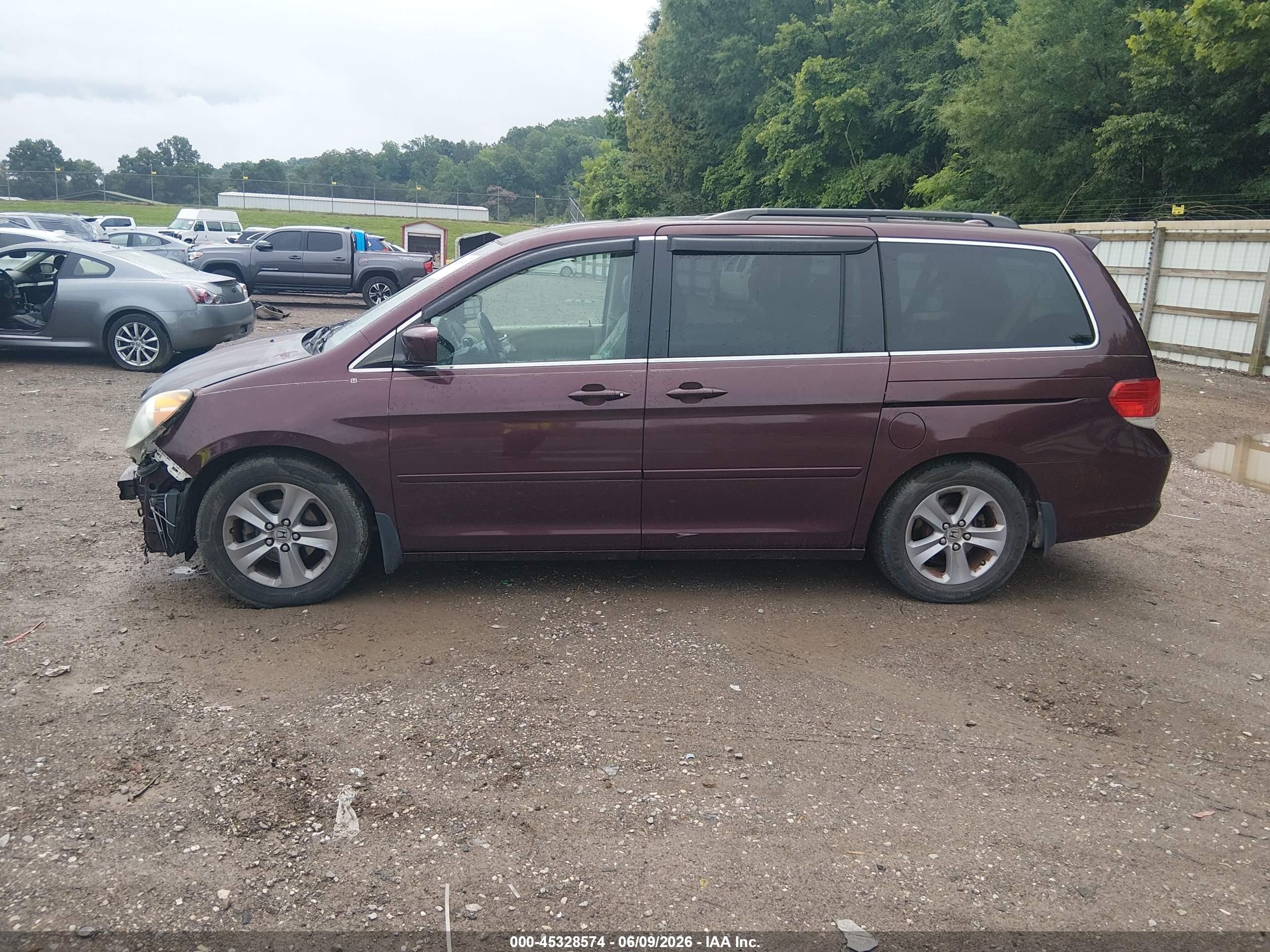 2010 Honda Odyssey Touring Maroon vin: 5FNRL3H96AB056661