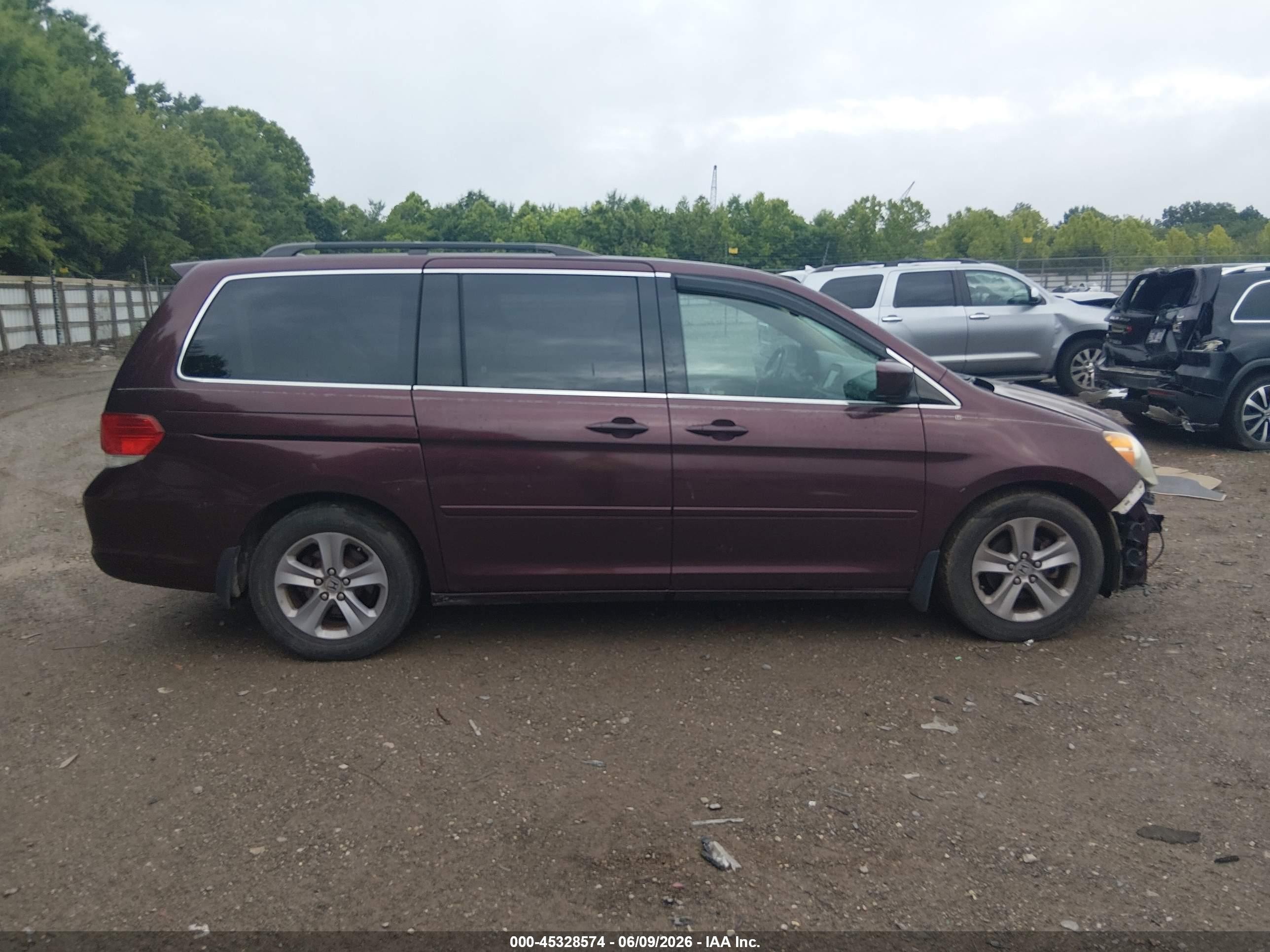 2010 Honda Odyssey Touring Maroon vin: 5FNRL3H96AB056661