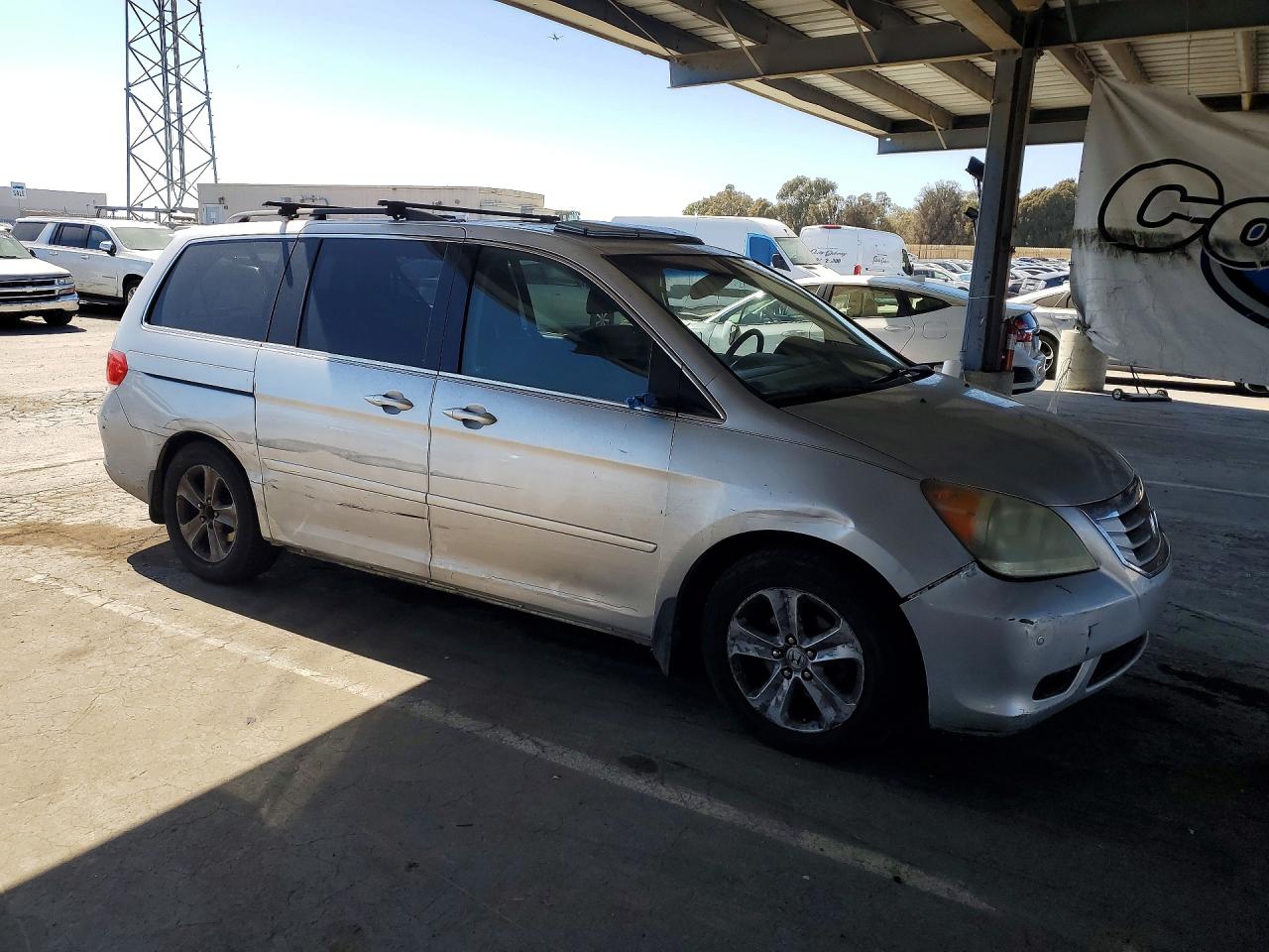 2010 Honda Odyssey Touring Silver vin: 5FNRL3H96AB063027