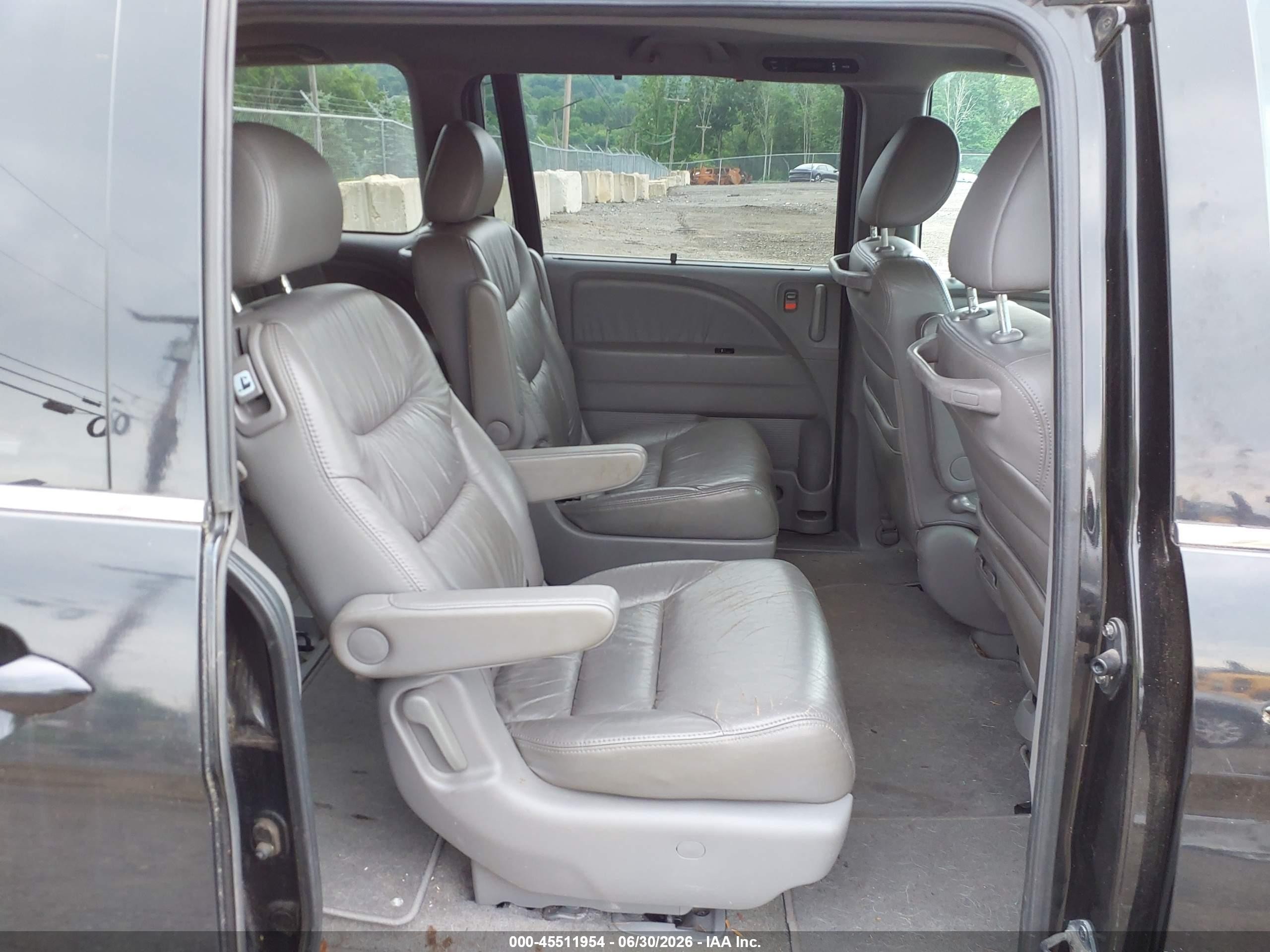 2010 Honda Odyssey Touring Black vin: 5FNRL3H97AB096196