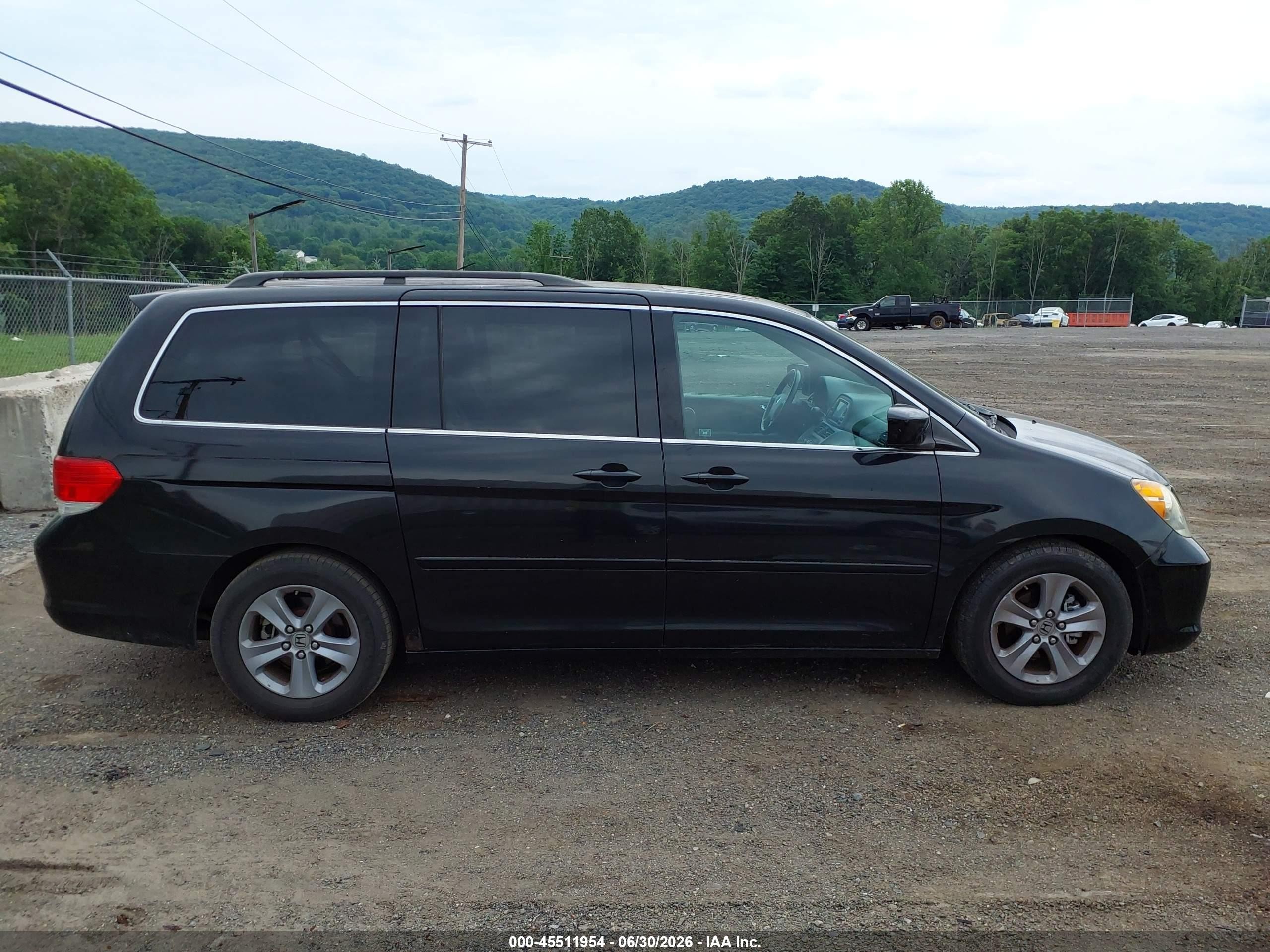 2010 Honda Odyssey Touring Black vin: 5FNRL3H97AB096196