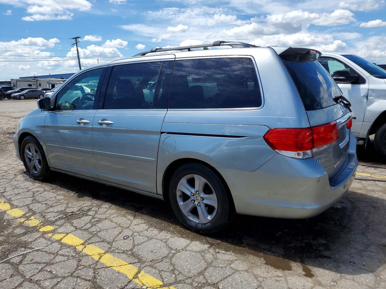2010 Honda Odyssey Touring Silver vin: 5FNRL3H97AB096957