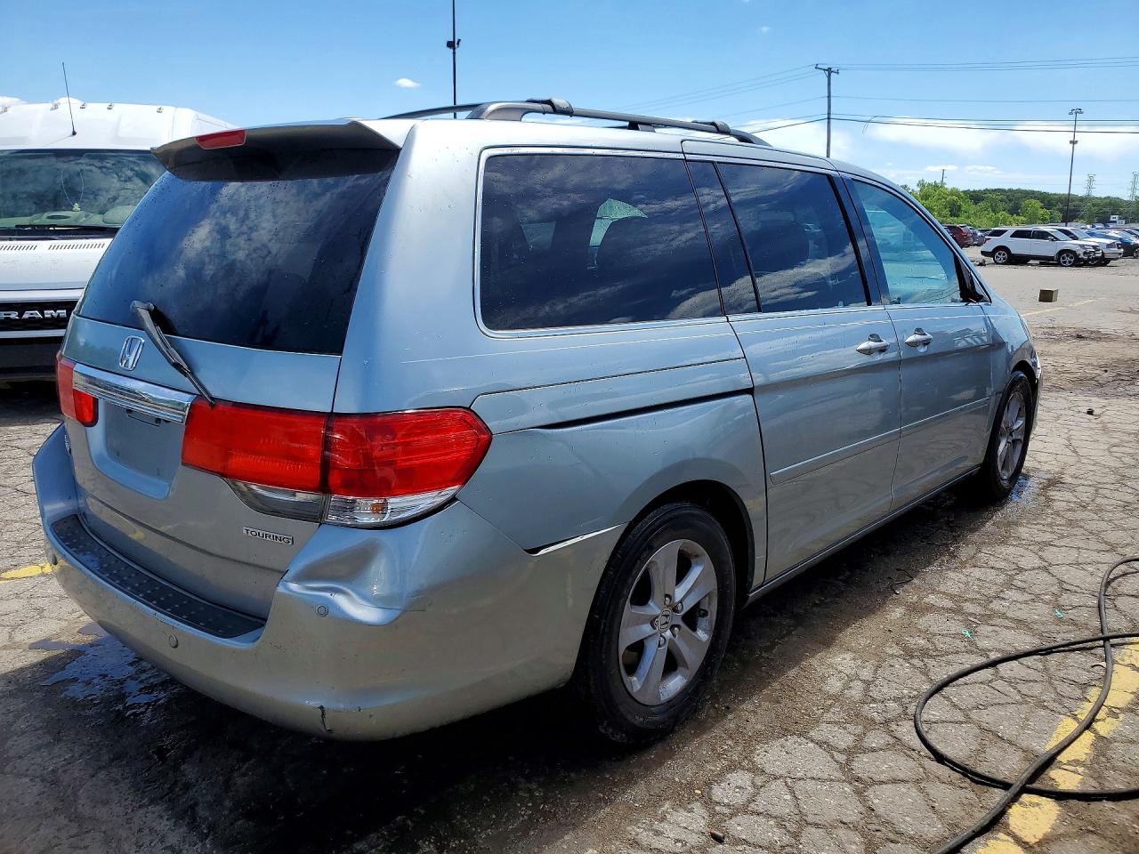 2010 Honda Odyssey Touring Silver vin: 5FNRL3H97AB096957