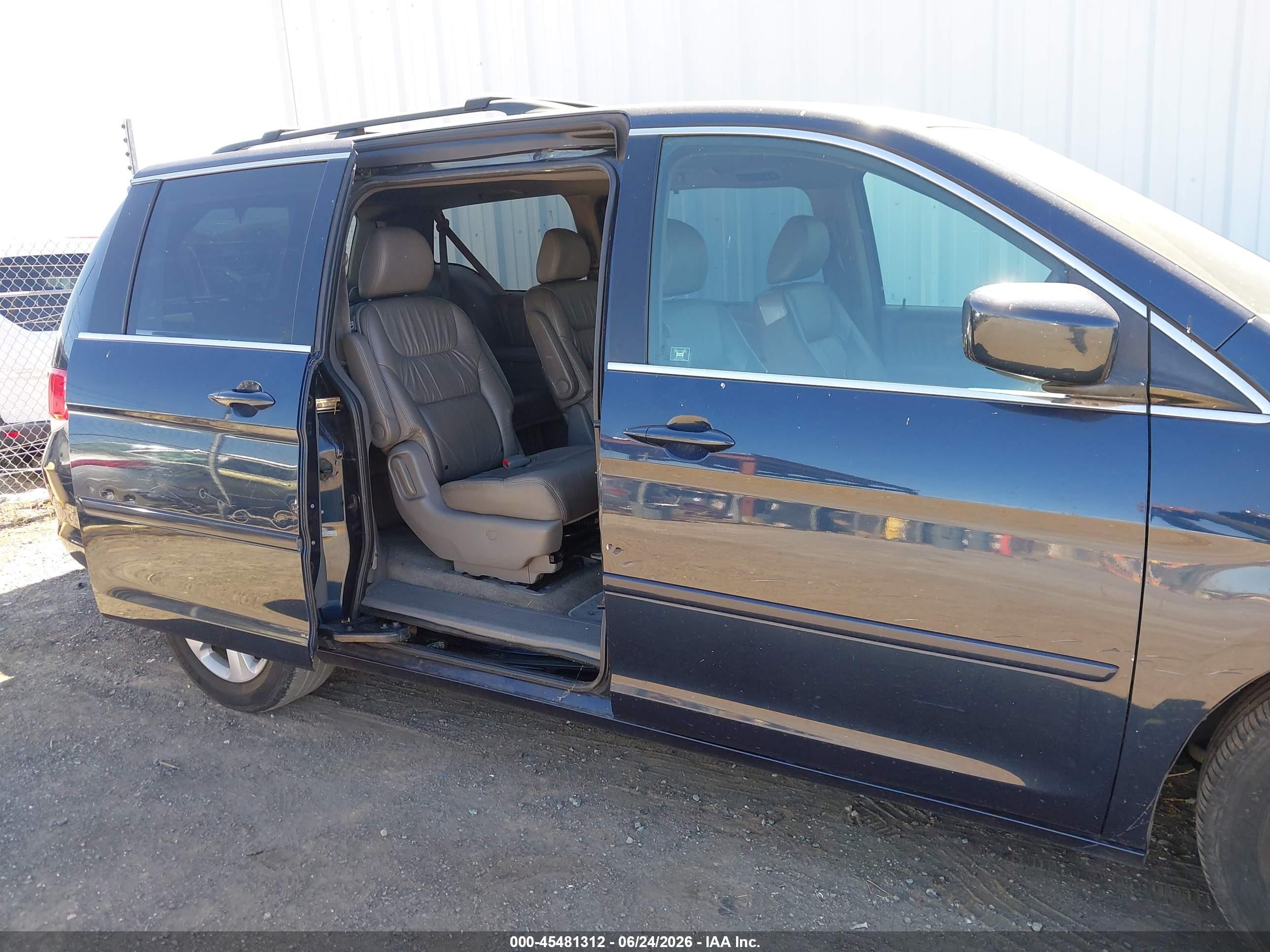 2010 Honda Odyssey Touring Dark Blue vin: 5FNRL3H98AB005260