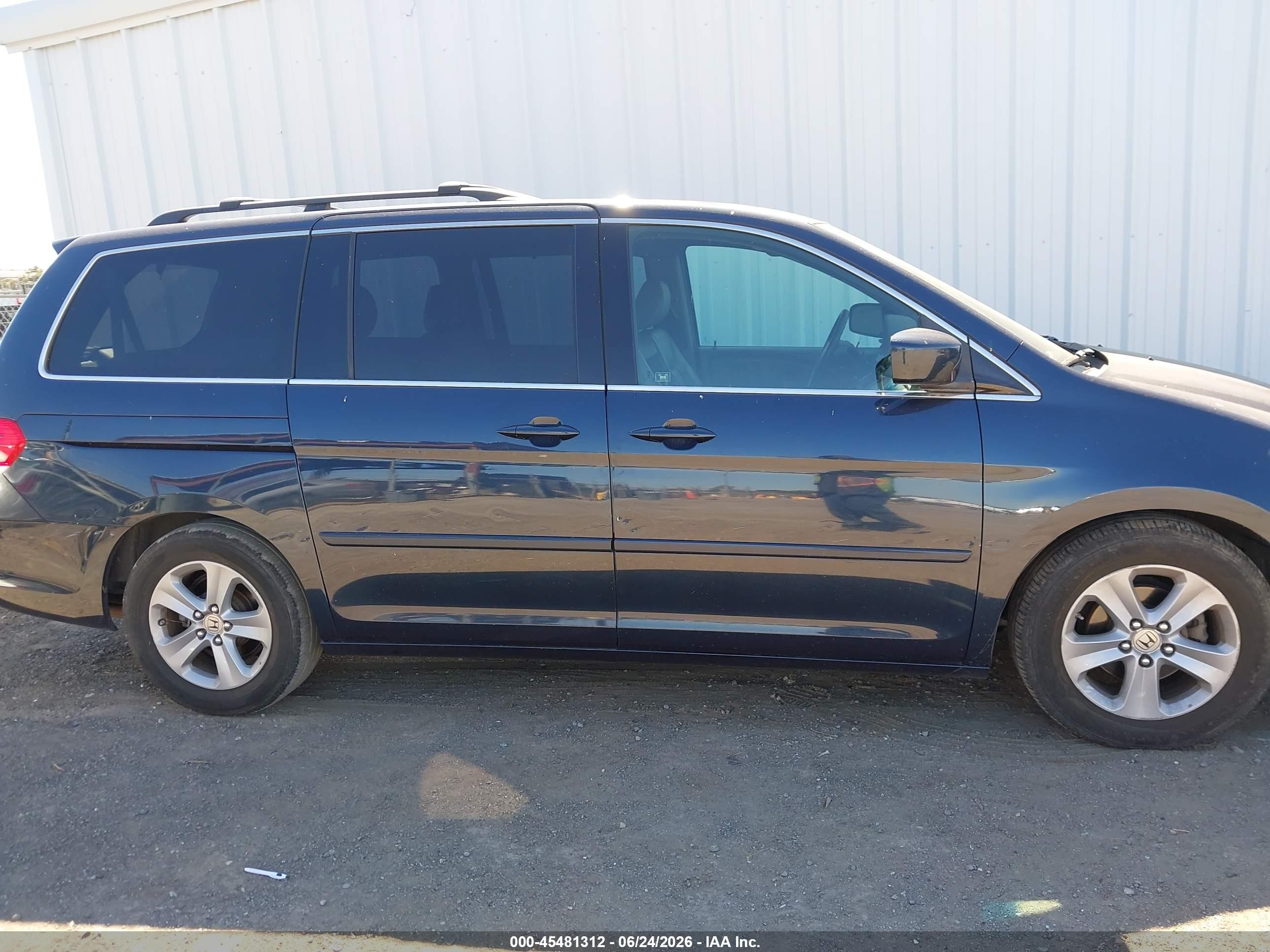 2010 Honda Odyssey Touring Dark Blue vin: 5FNRL3H98AB005260