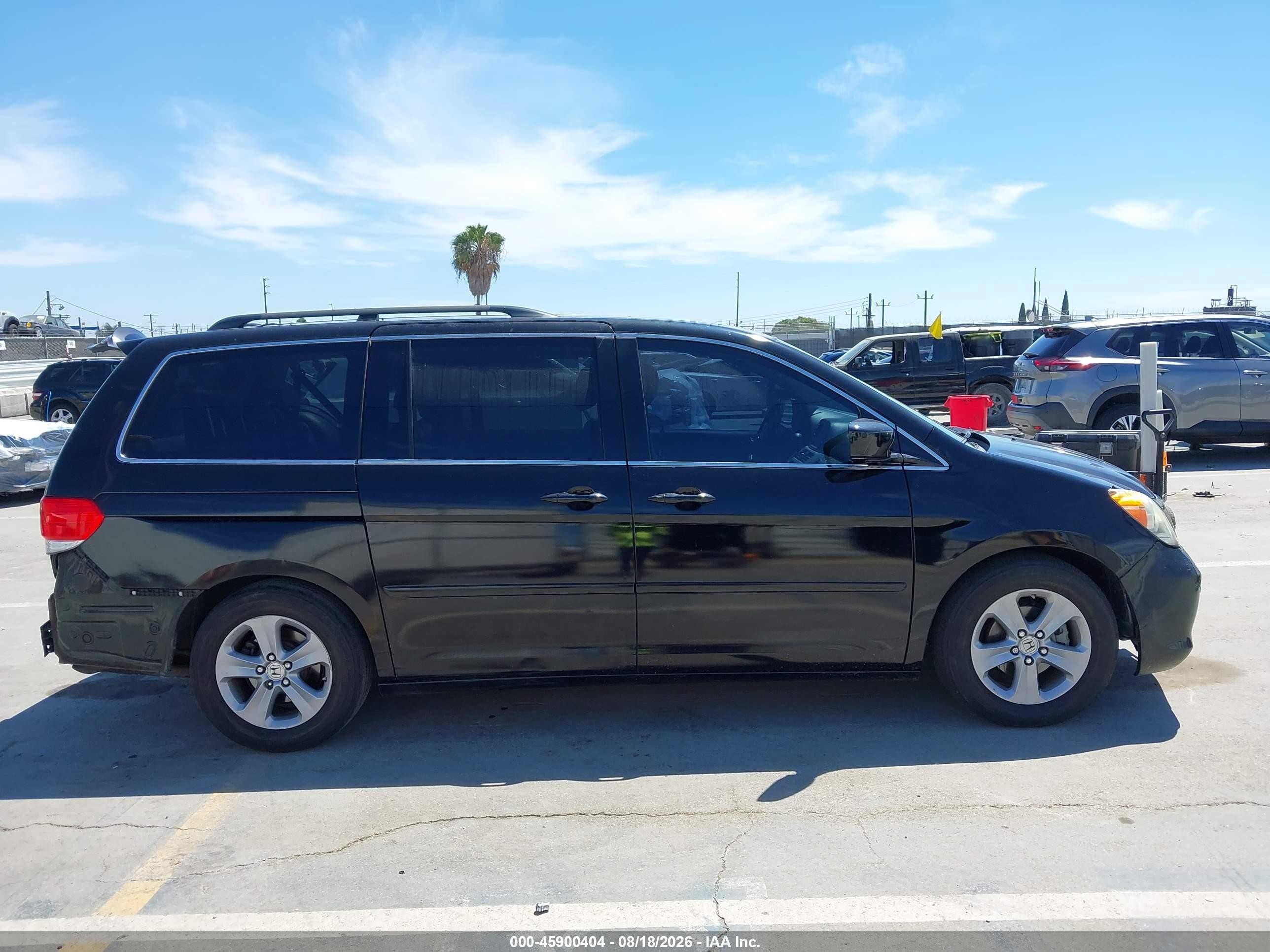 2010 Honda Odyssey Touring Black vin: 5FNRL3H98AB104614
