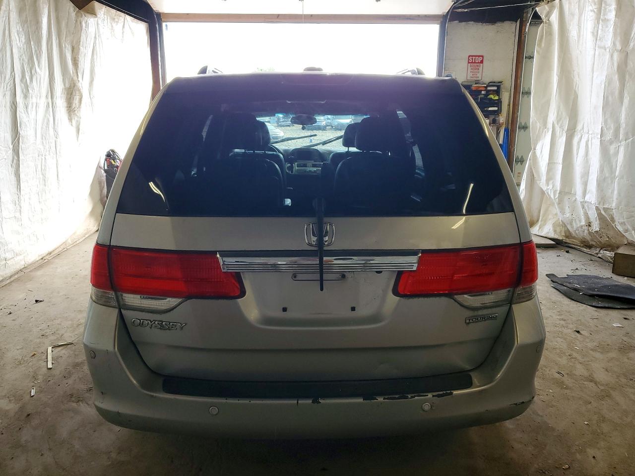2010 Honda Odyssey Touring Silver vin: 5FNRL3H99AB090111