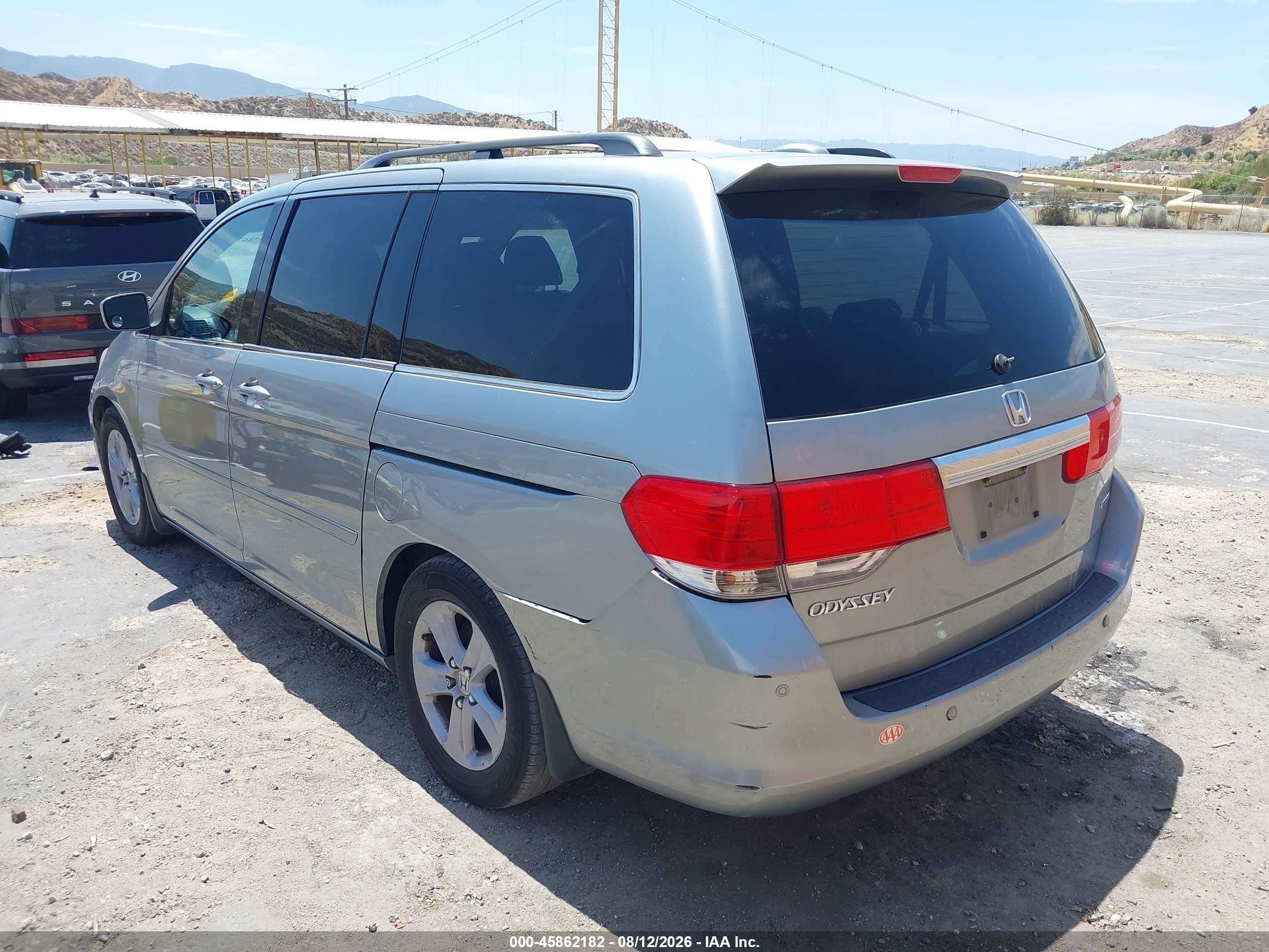 2010 Honda Odyssey Touring Silver vin: 5FNRL3H9XAB096953