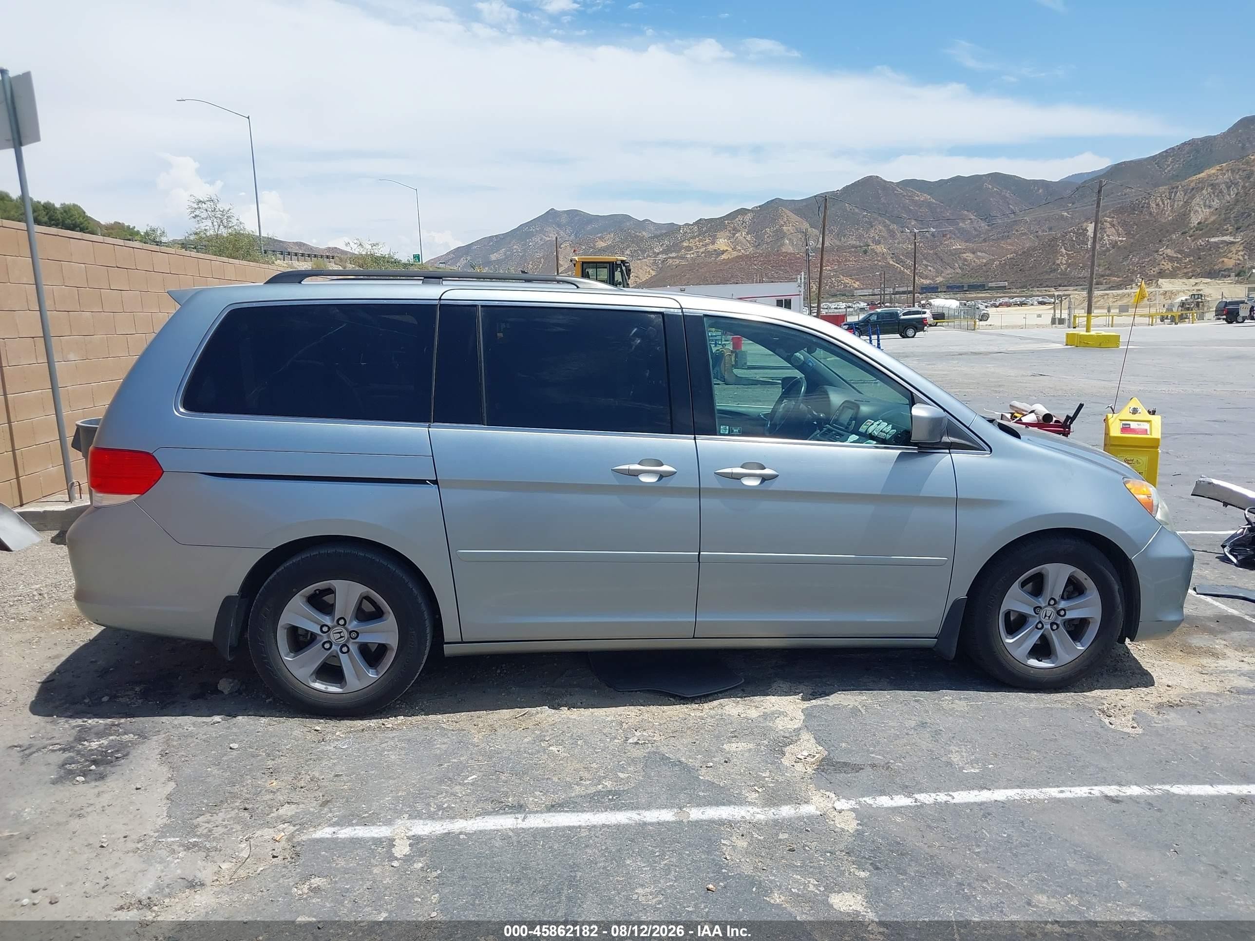 2010 Honda Odyssey Touring Silver vin: 5FNRL3H9XAB096953