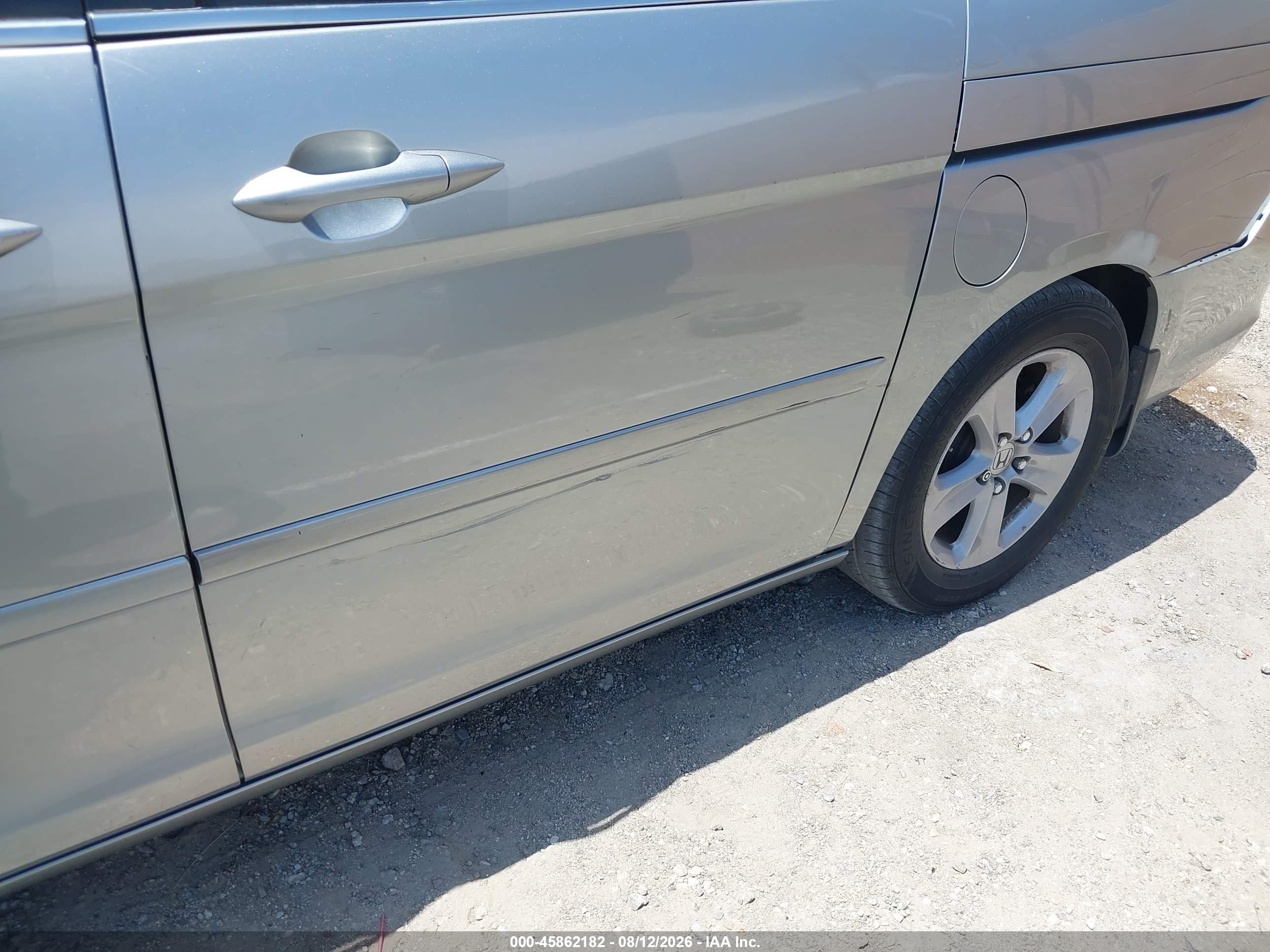 2010 Honda Odyssey Touring Silver vin: 5FNRL3H9XAB096953